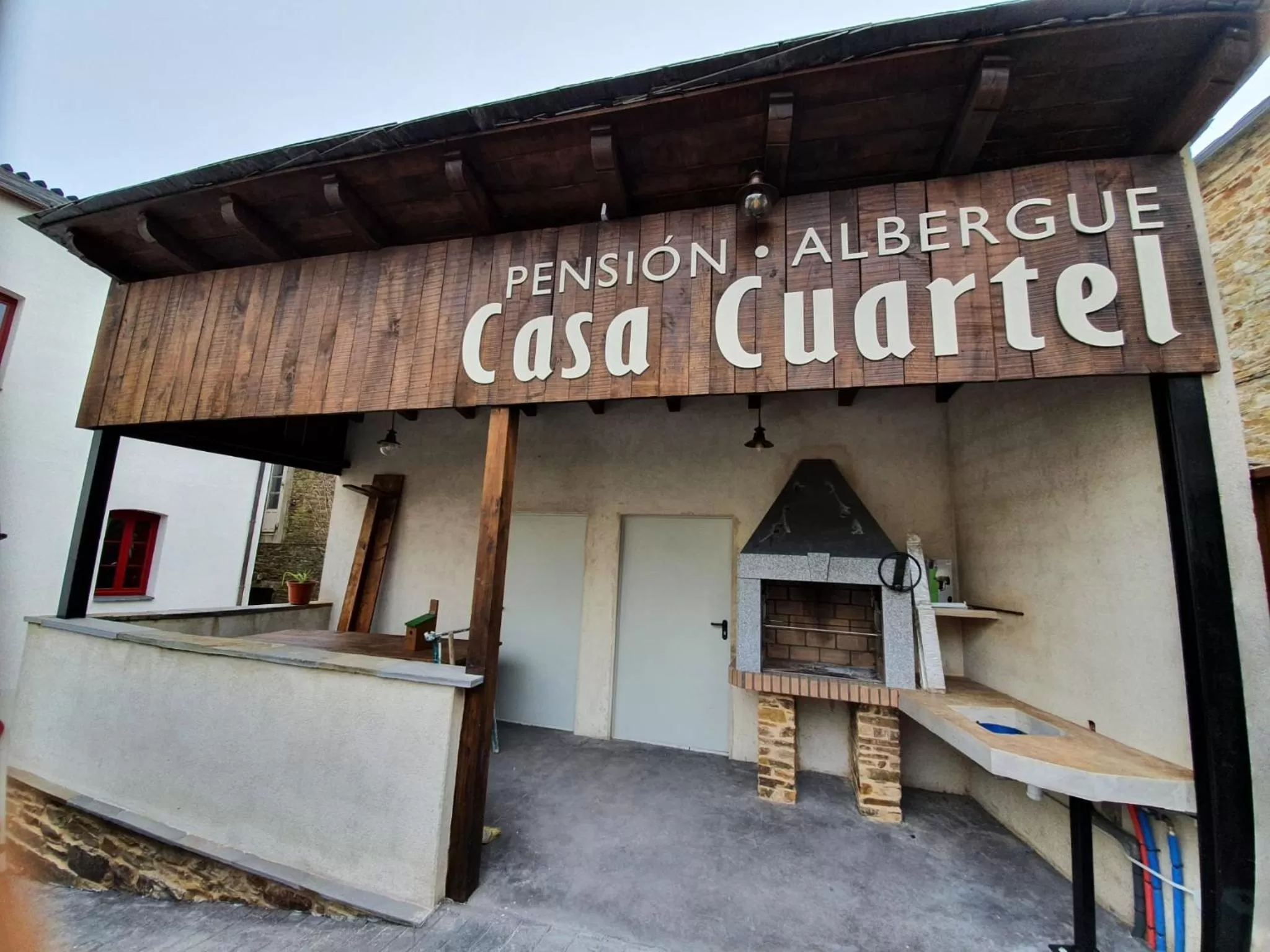 BBQ facilities in Albergue Casa Cuartel