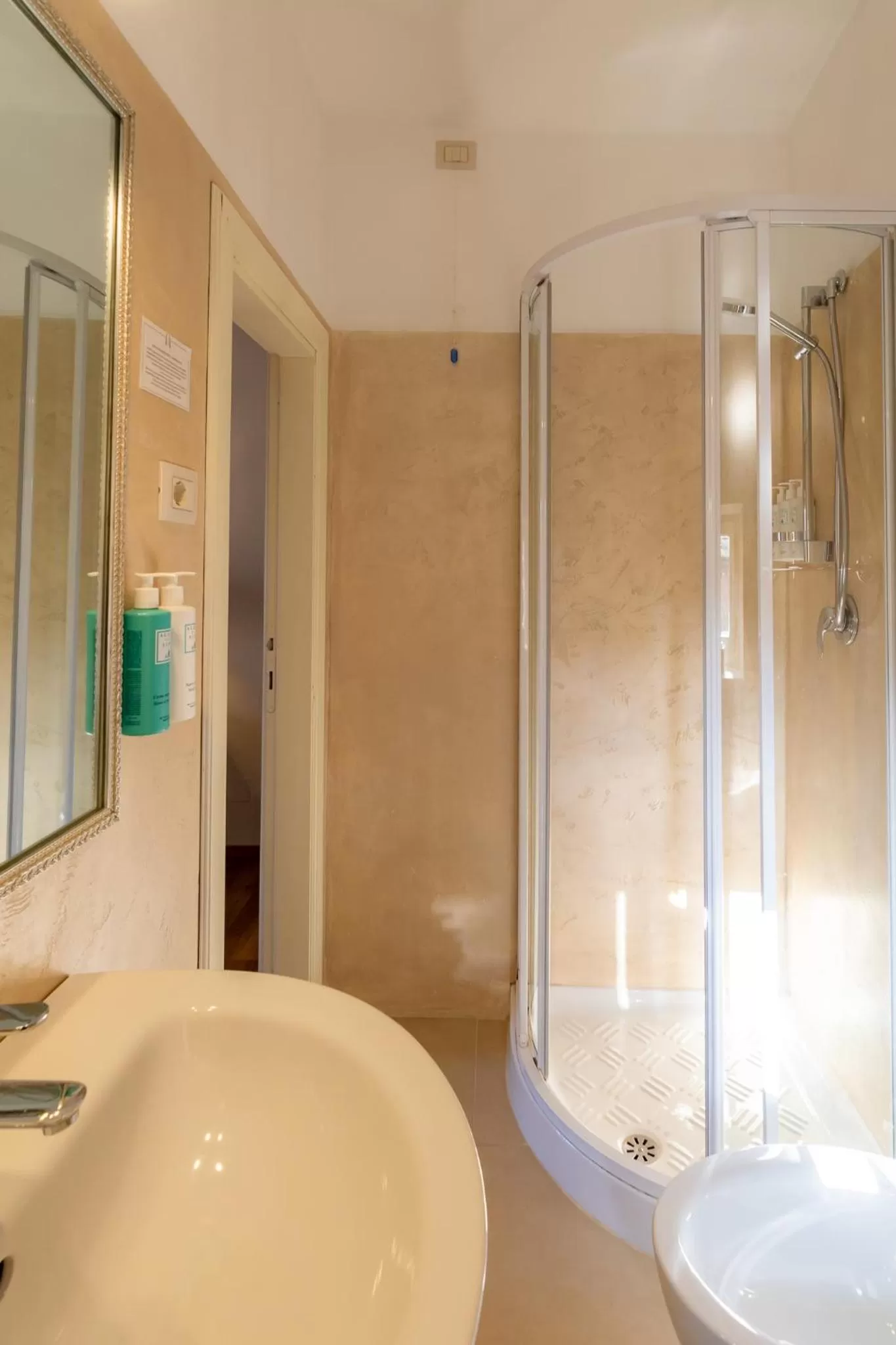 Shower in Aurora Boutique Hotel & Private SPA