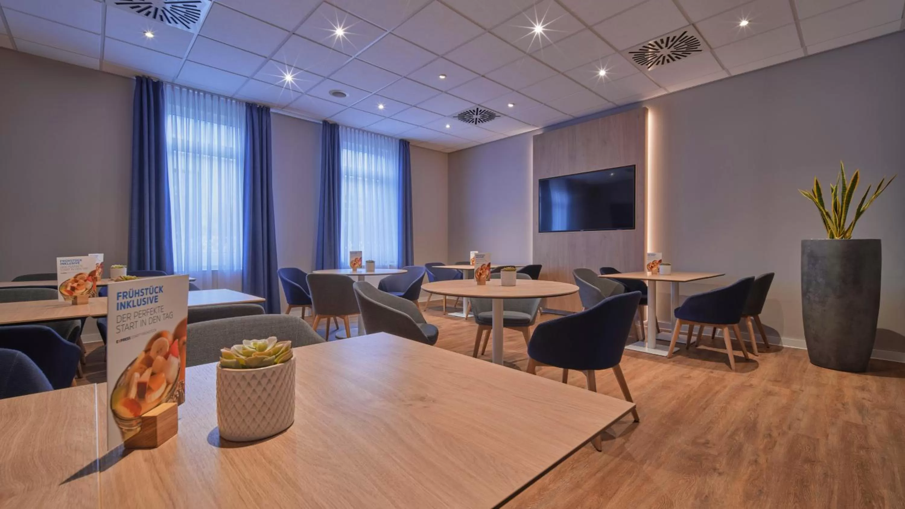 Restaurant/places to eat in Holiday Inn Express Dortmund by IHG