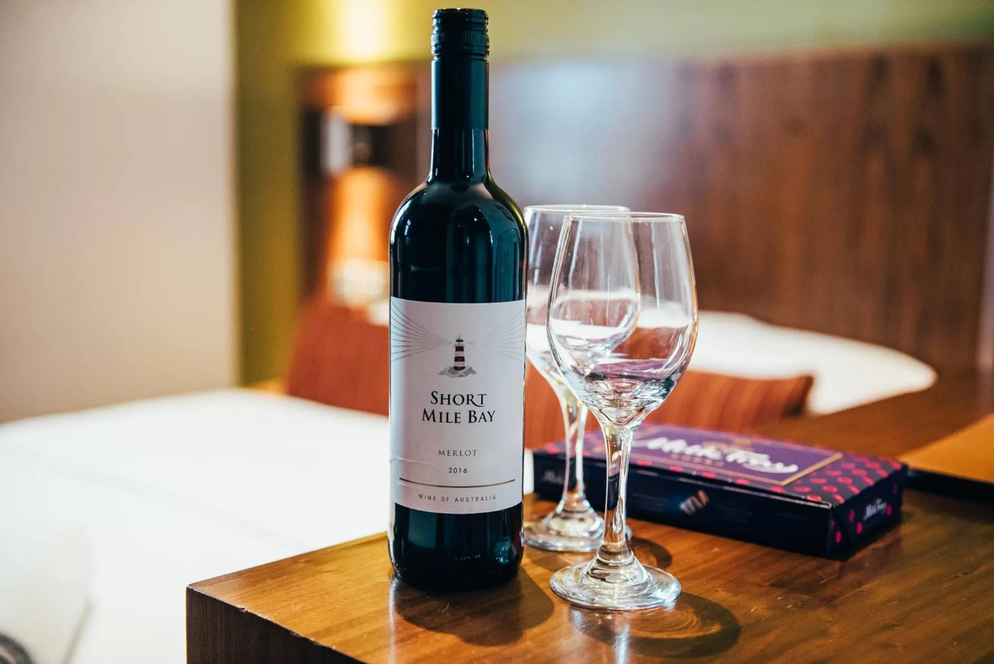 Alcoholic drinks, Bed in The Commercial Hotel