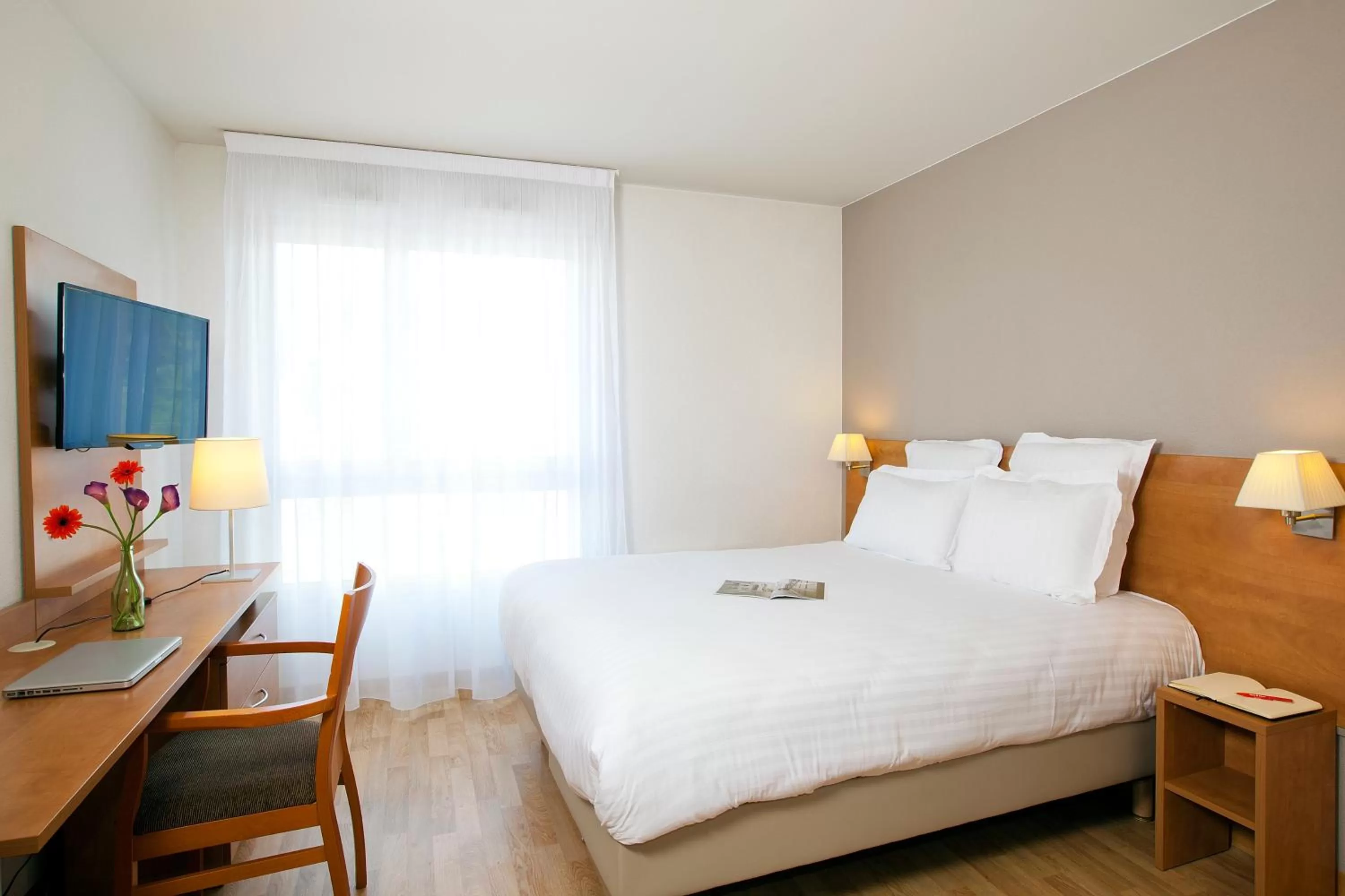 Bedroom, Bed in Séjours & Affaires Angers Atrium