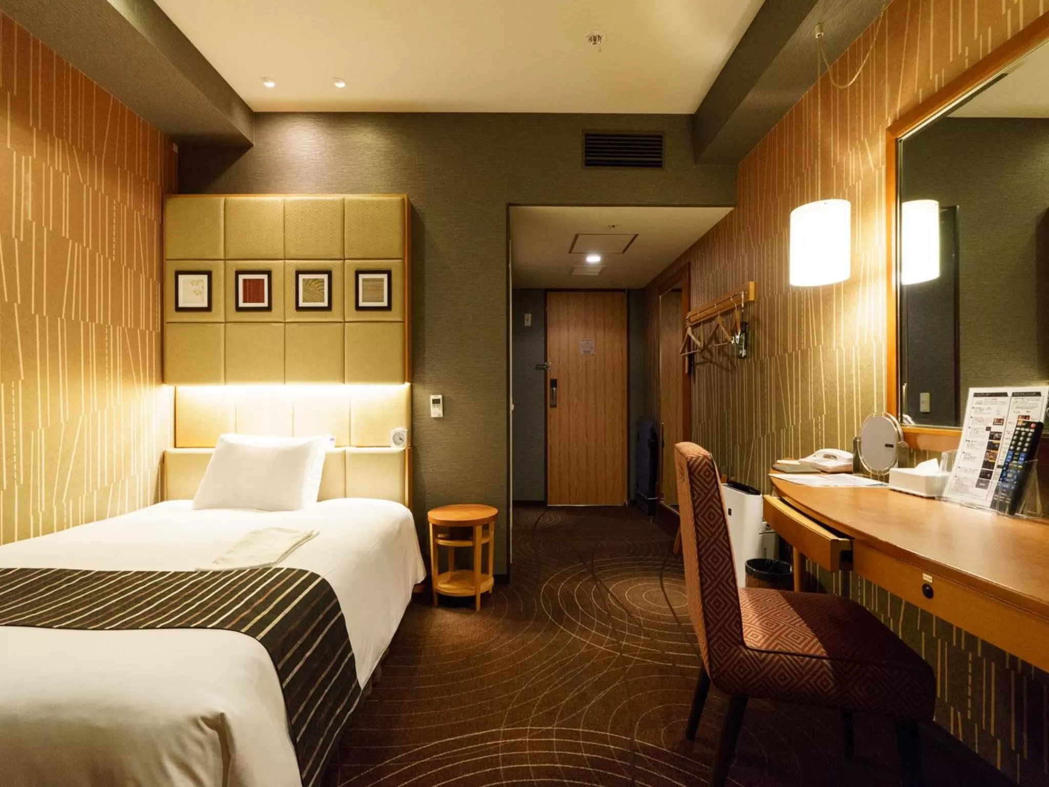 Bed in Sotetsu Fresa Inn Higashi Shinjuku