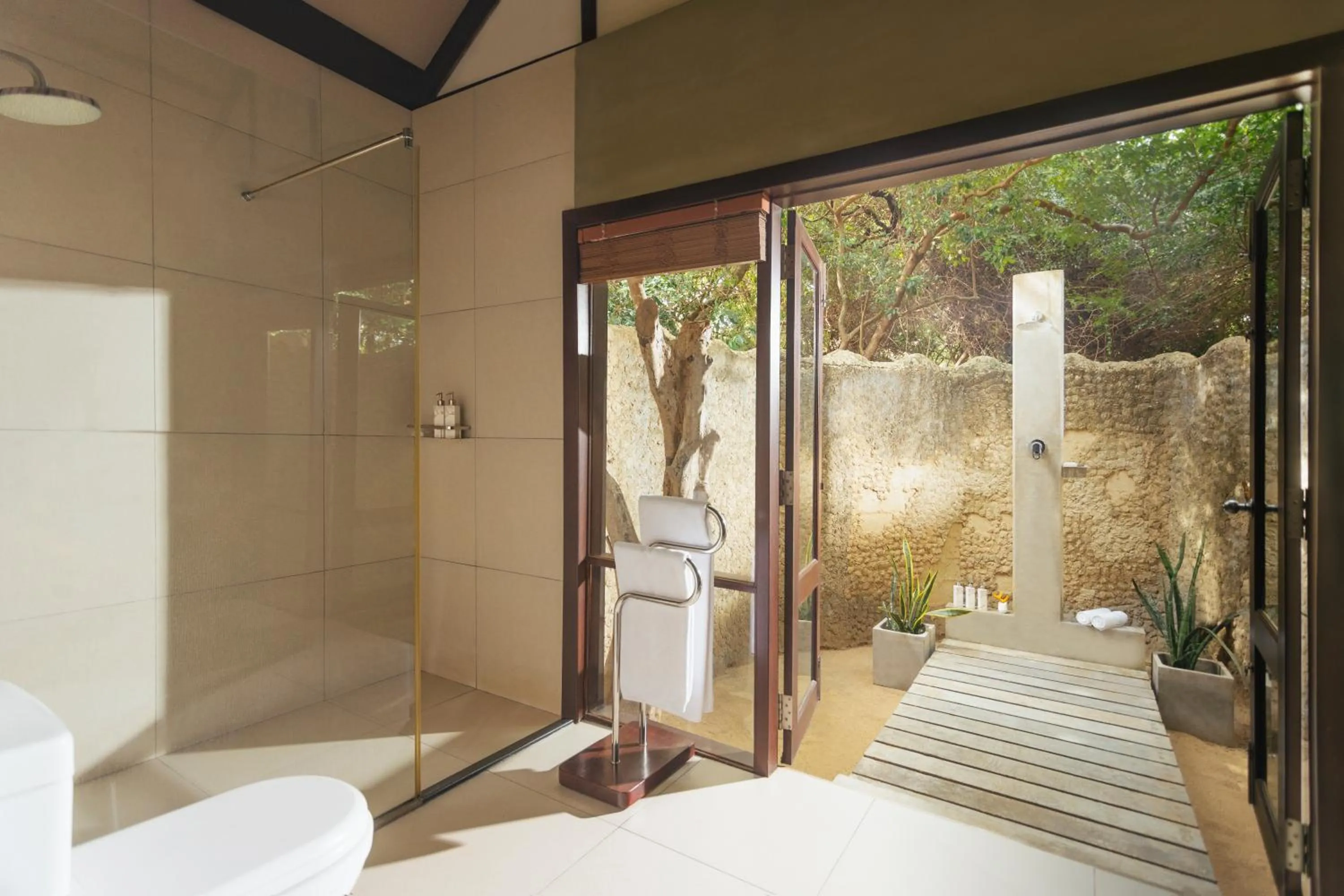 Bathroom in Uga Jungle Beach - Trincomalee