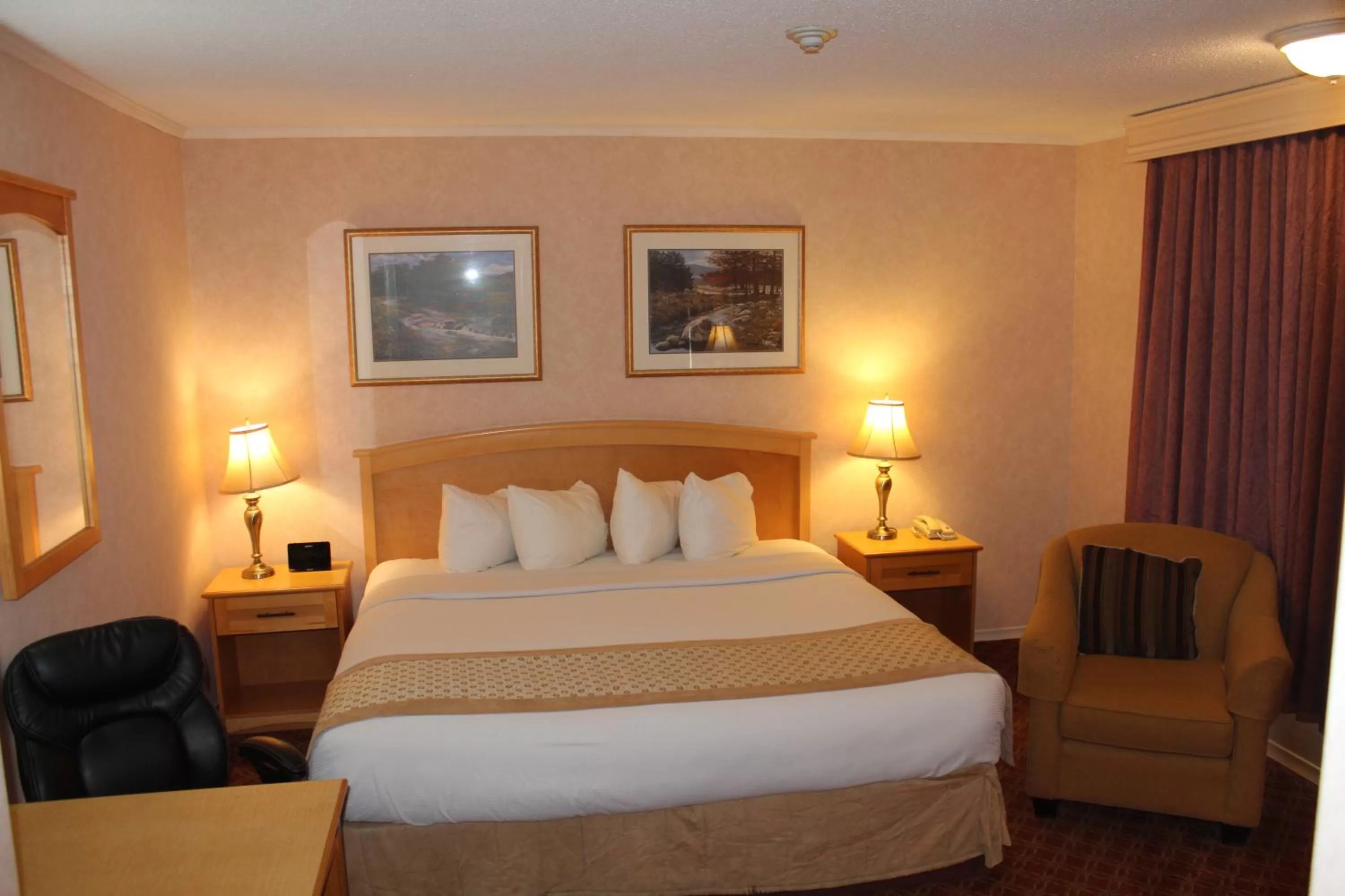 Photo of the whole room, Bed in Sword Inn Bancroft