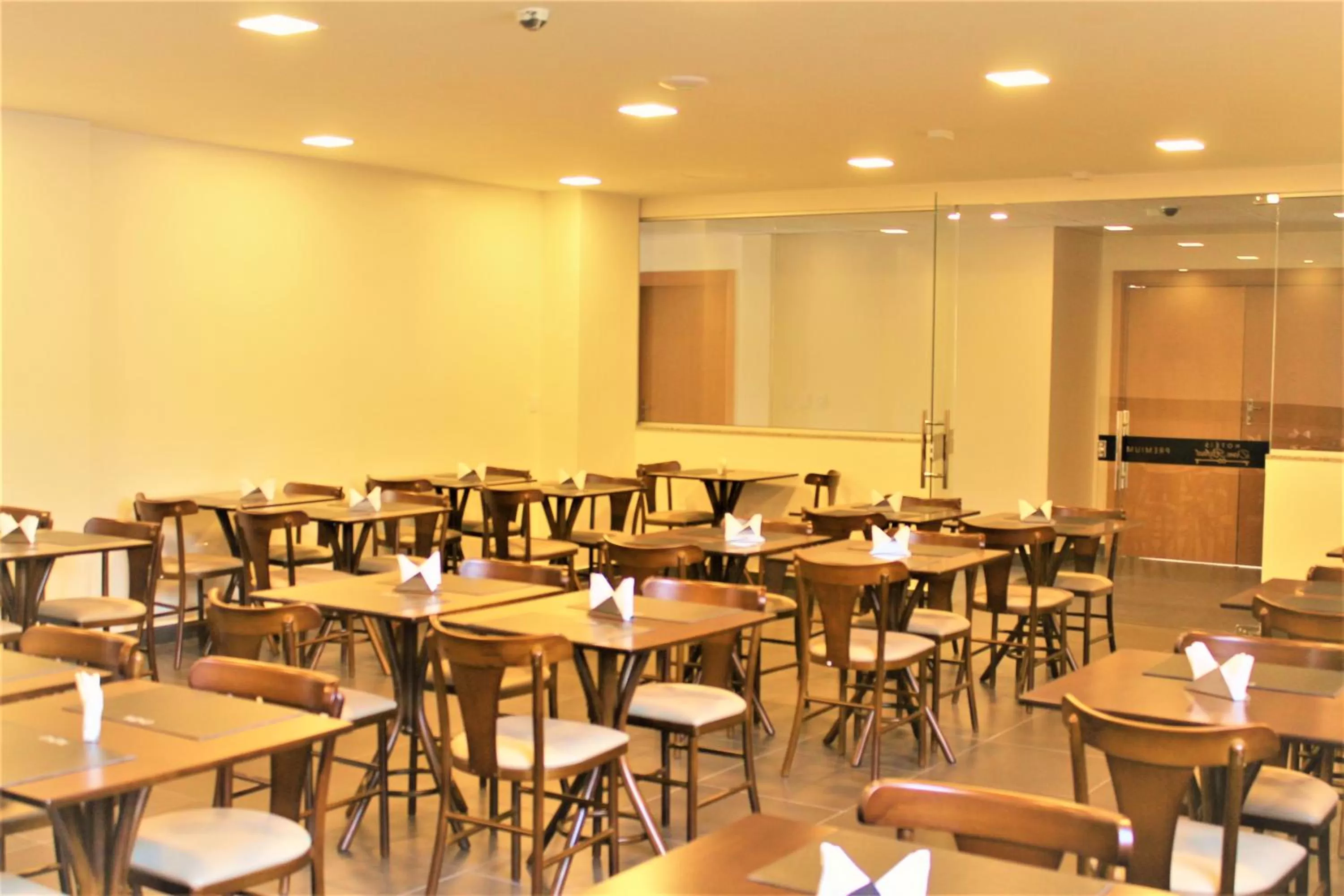 Restaurant/places to eat in Hotel Dom Rafael Premium