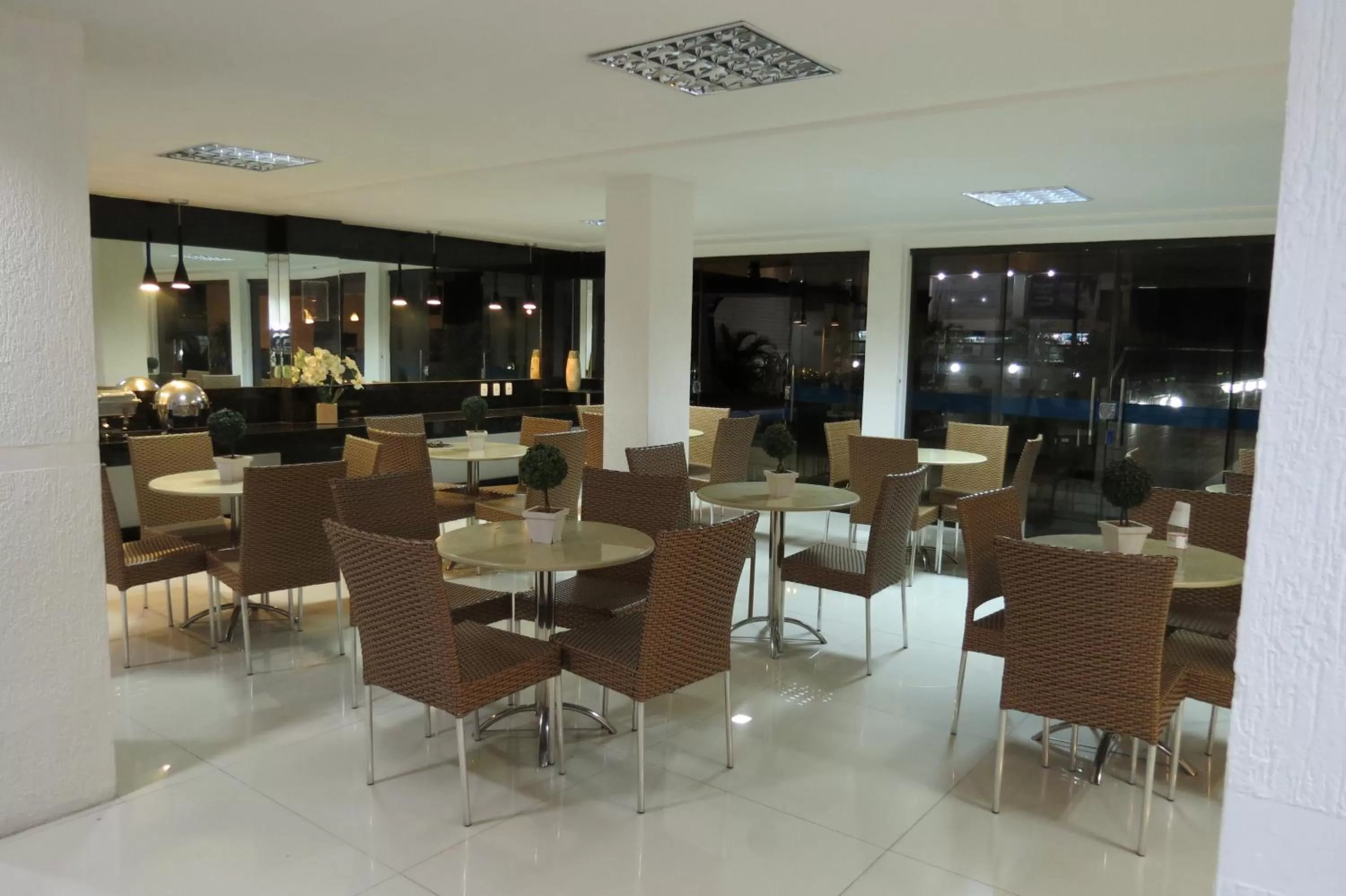 Restaurant/Places to Eat in Tirol Praia Hotel