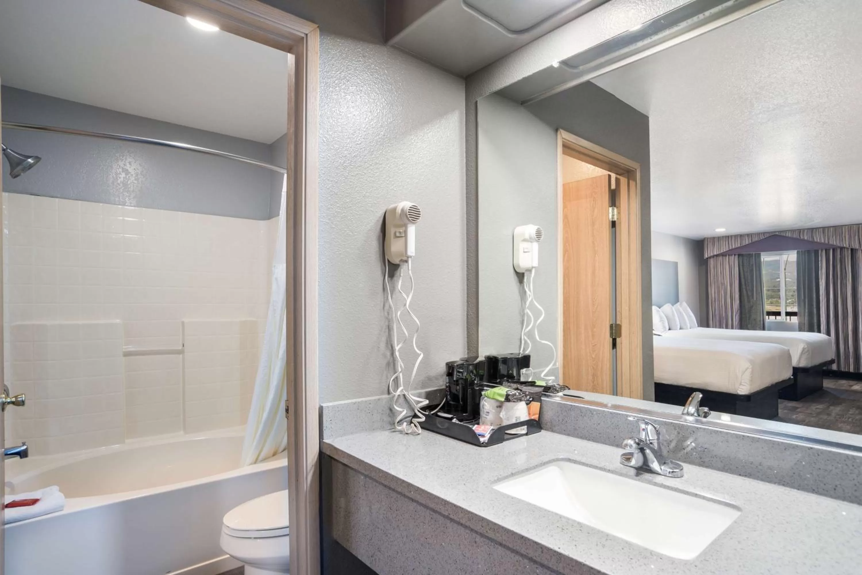 Bathroom, Bed in SureStay Hotel by Best Western Ukiah