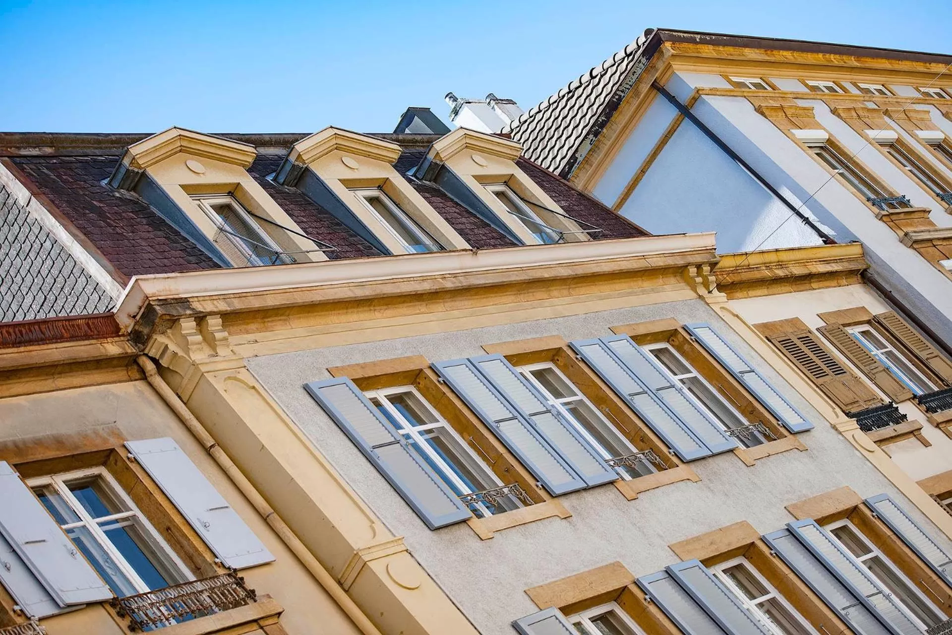 Property building in B&B Louis-Favre 21