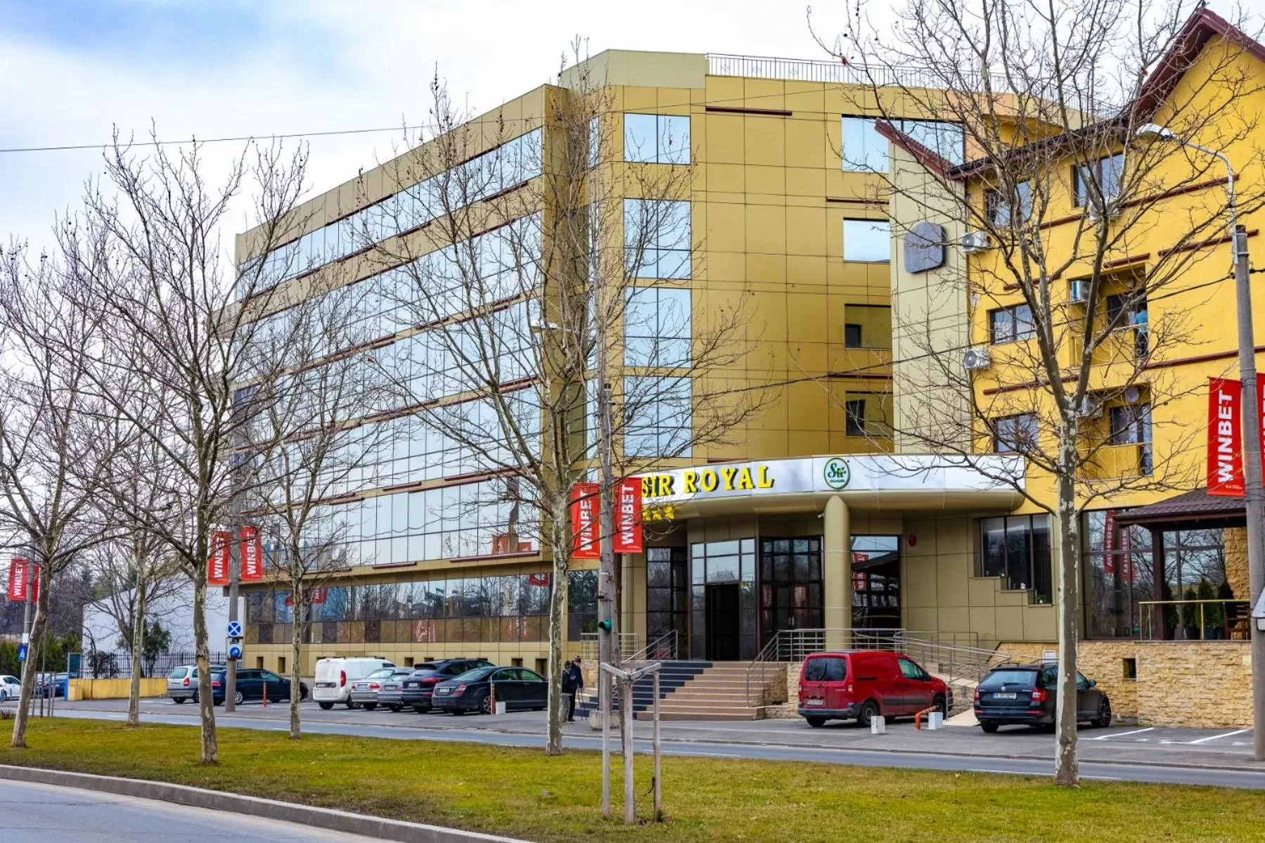 Property building in Hotel Sir Royal