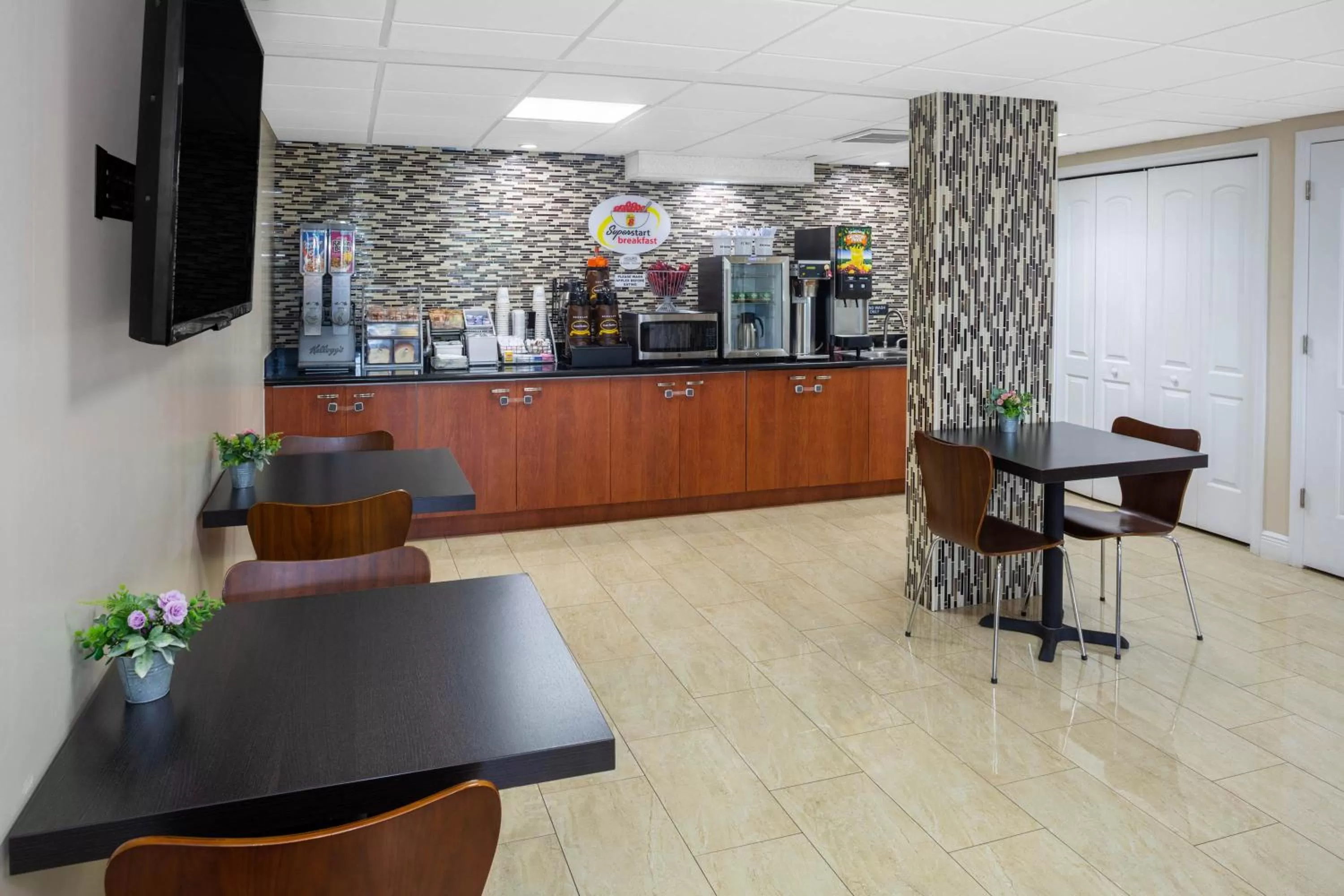 Lobby or reception in Super 8 by Wyndham Bradenton Sarasota Area