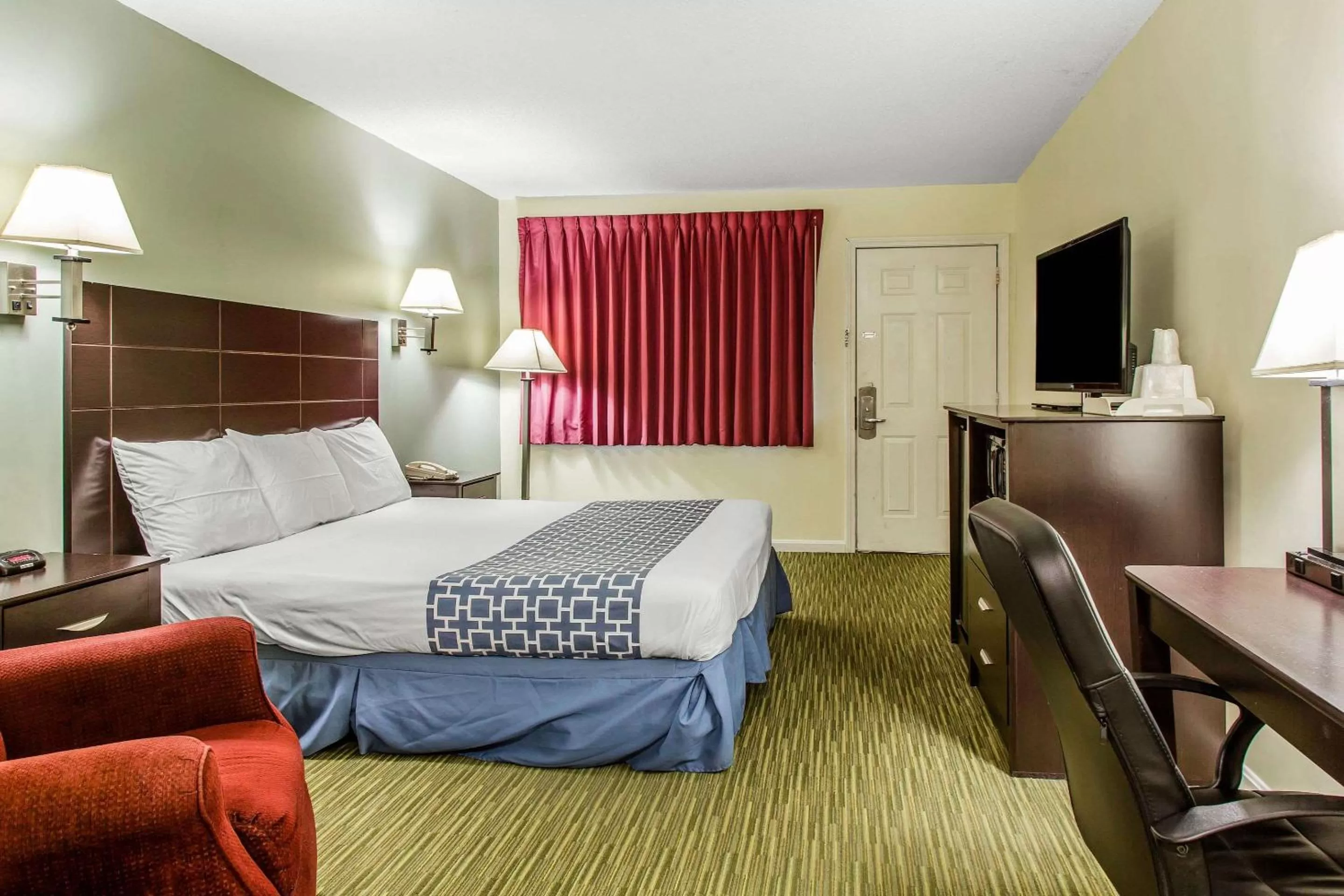 Photo of the whole room, Bed in Rodeway Inn Groton - New London