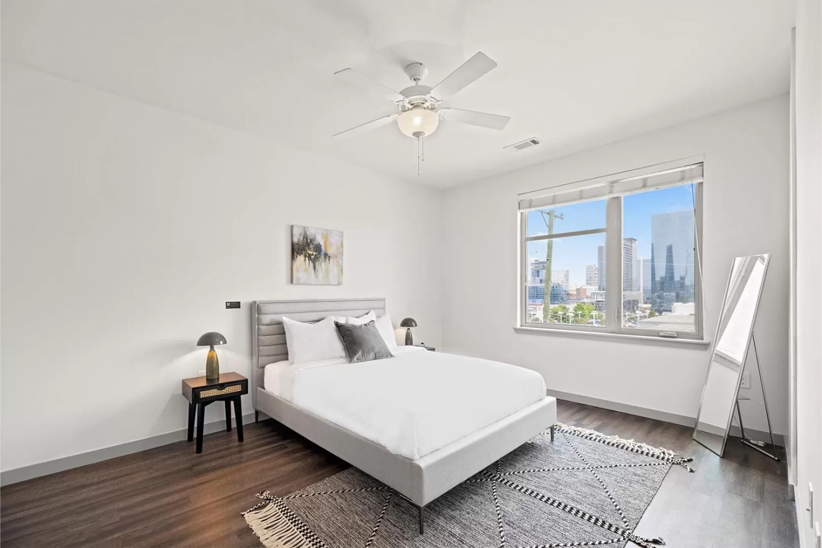 Bed in Placemakr Music Row - Vanderbilt