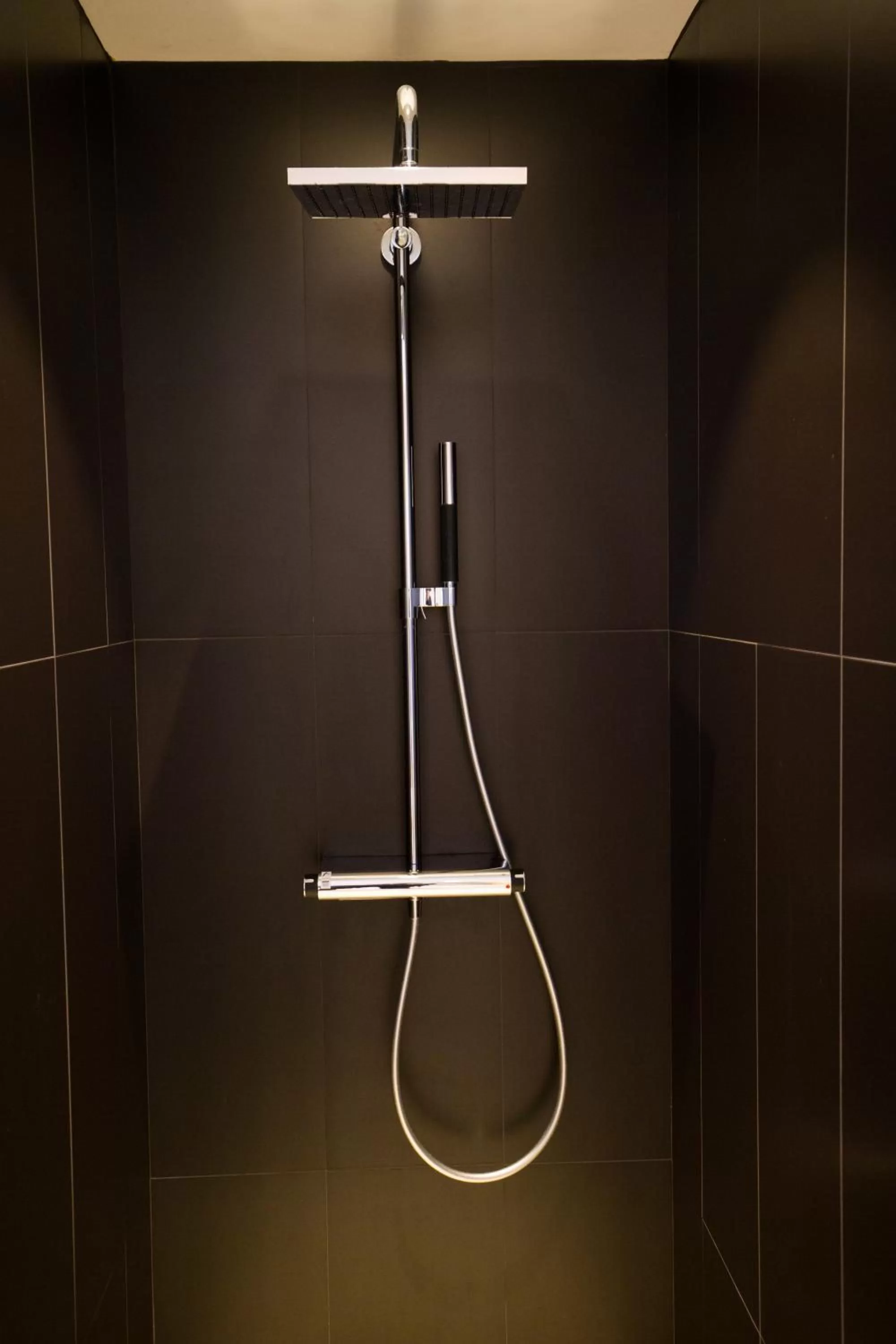 Shower in Les Jardins du Mess