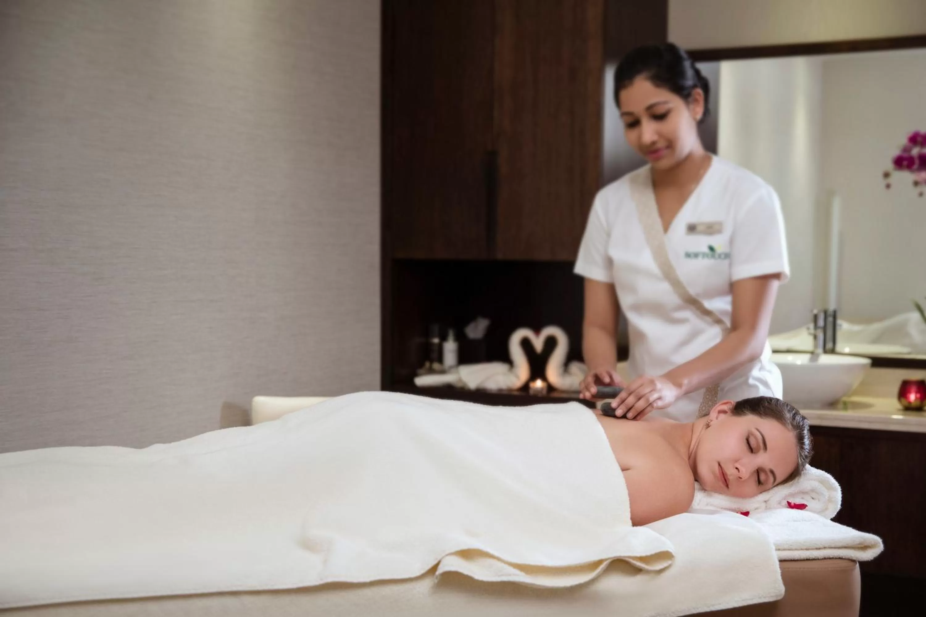Massage in Jumeira Rotana – Dubai