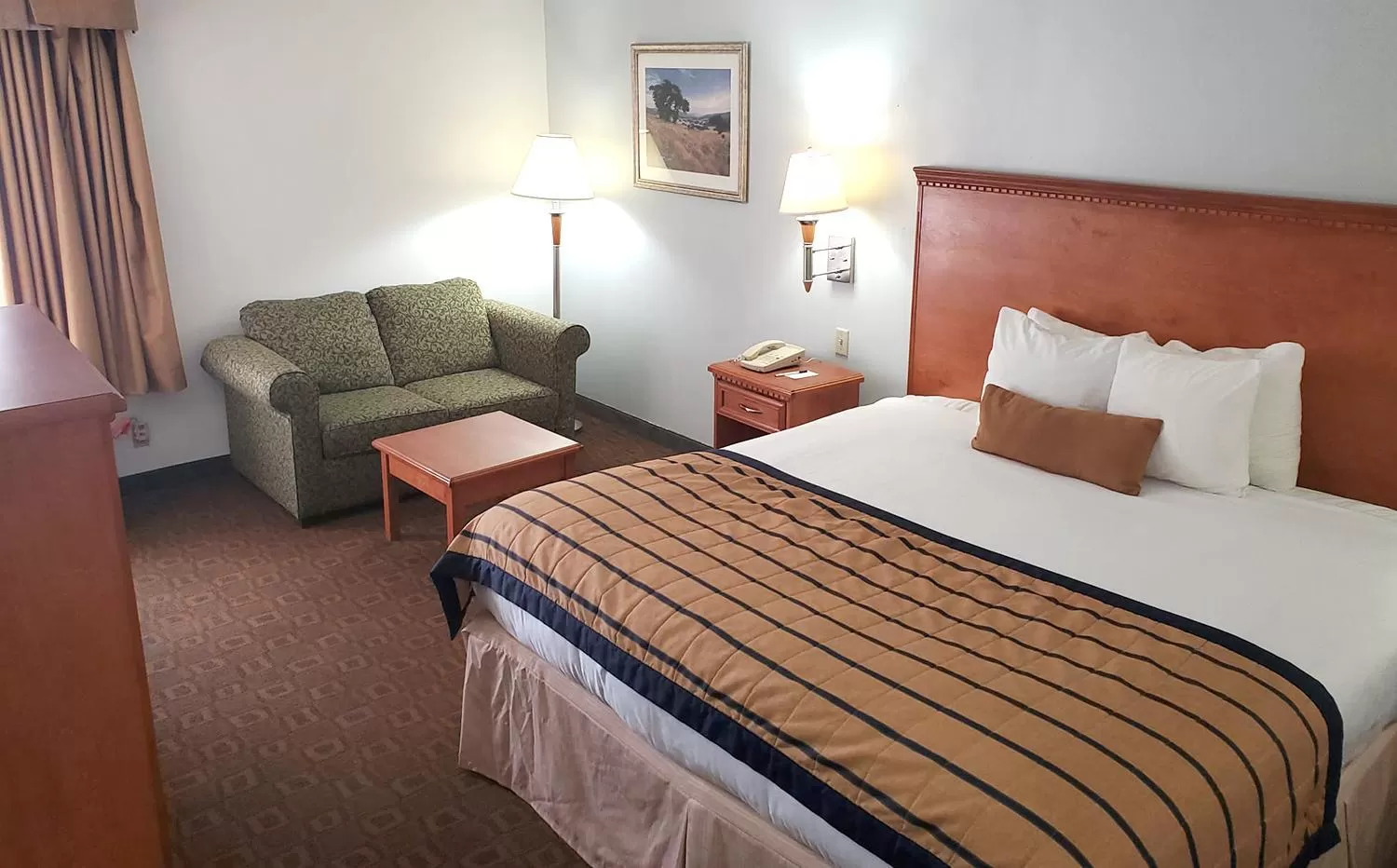 Bed in Coratel Inn & Suites by Jasper New Braunfels IH-35 EXT 189