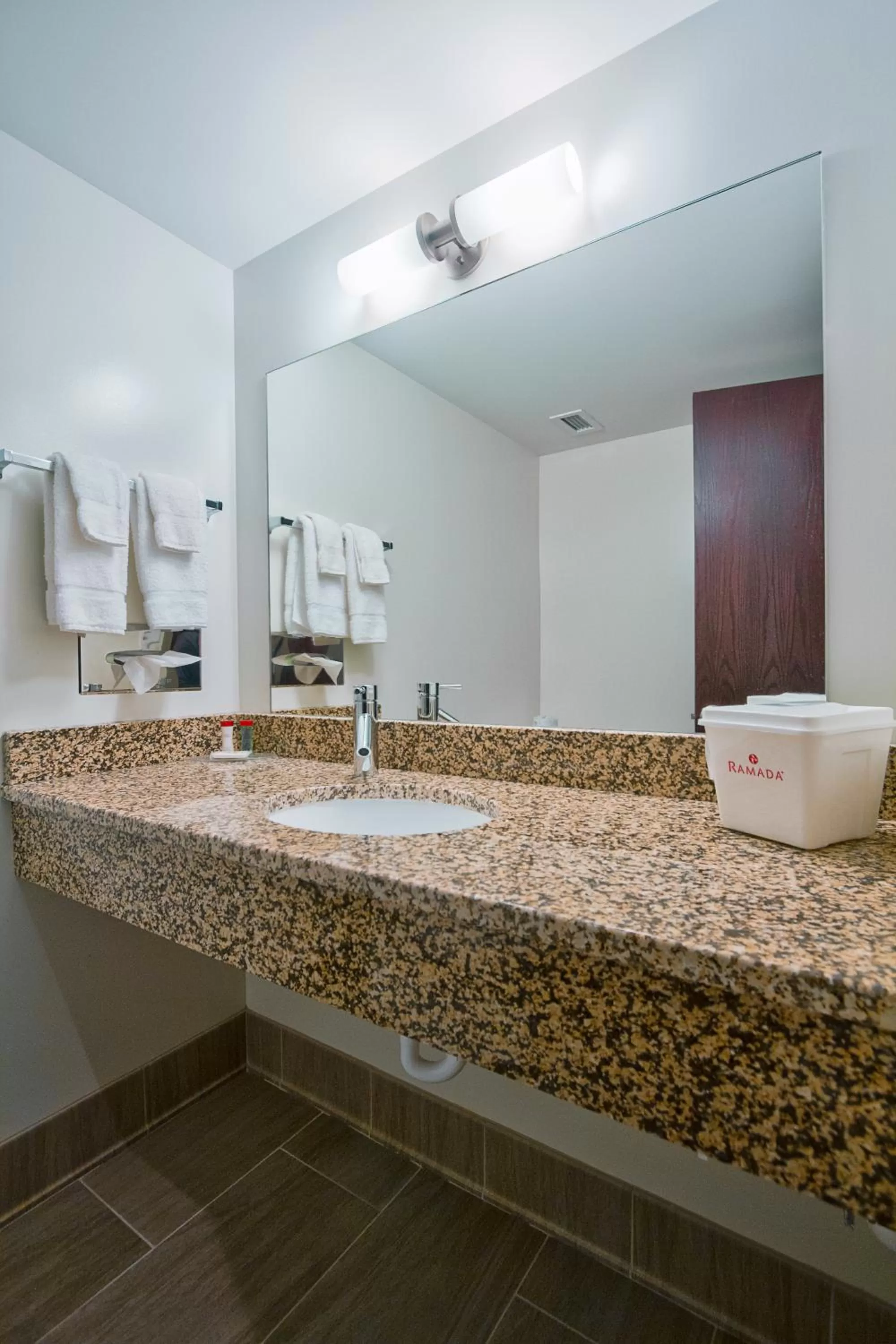 Queen Room - Non-Smoking in Ramada by Wyndham Columbus Hotel & Conference Center