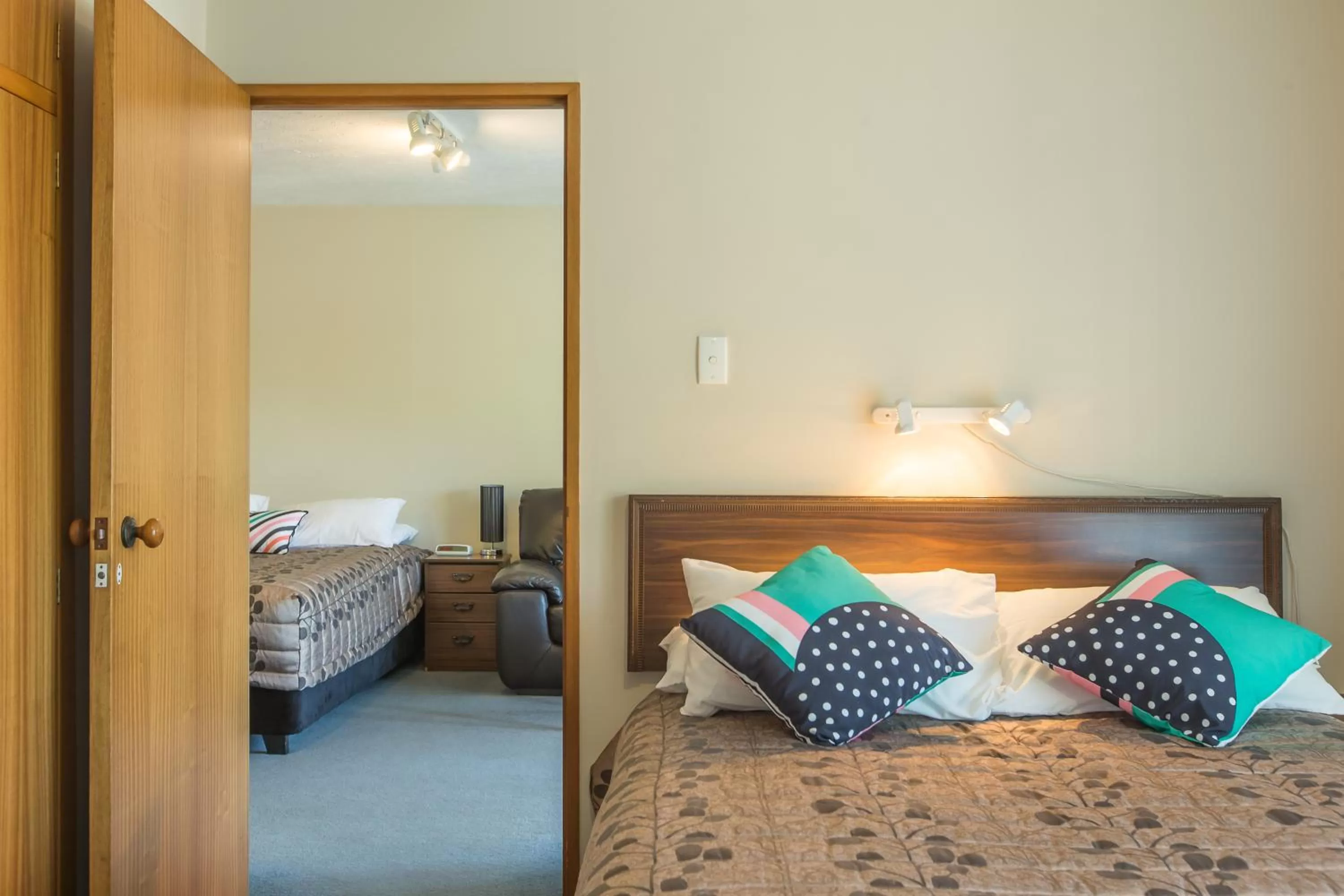 Bedroom, Bed in Argyle On The Park - Central Christchurch Motel Overlooking Hagley Park