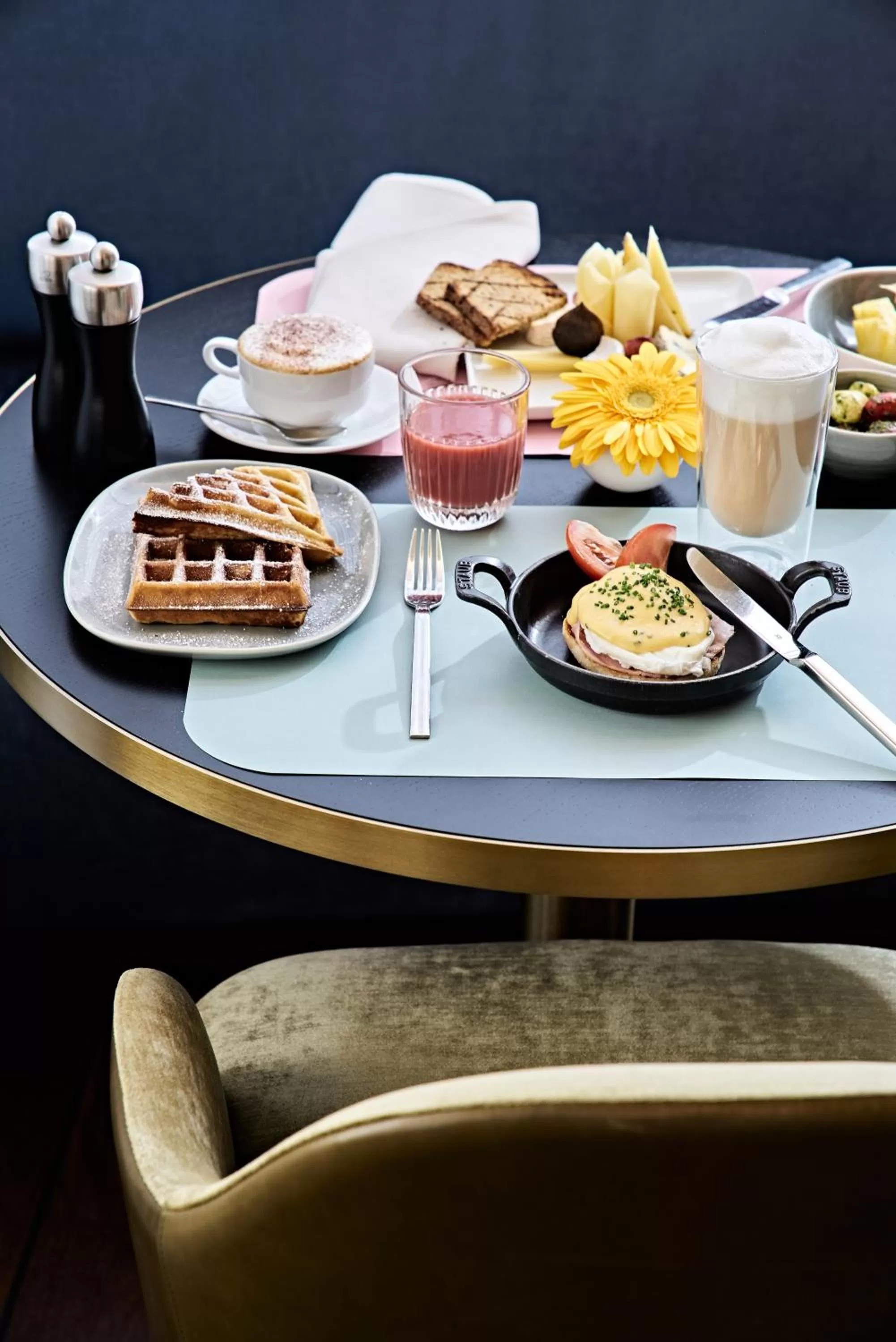 Food and drinks in SIDE, Hamburg, a Member of Design Hotels