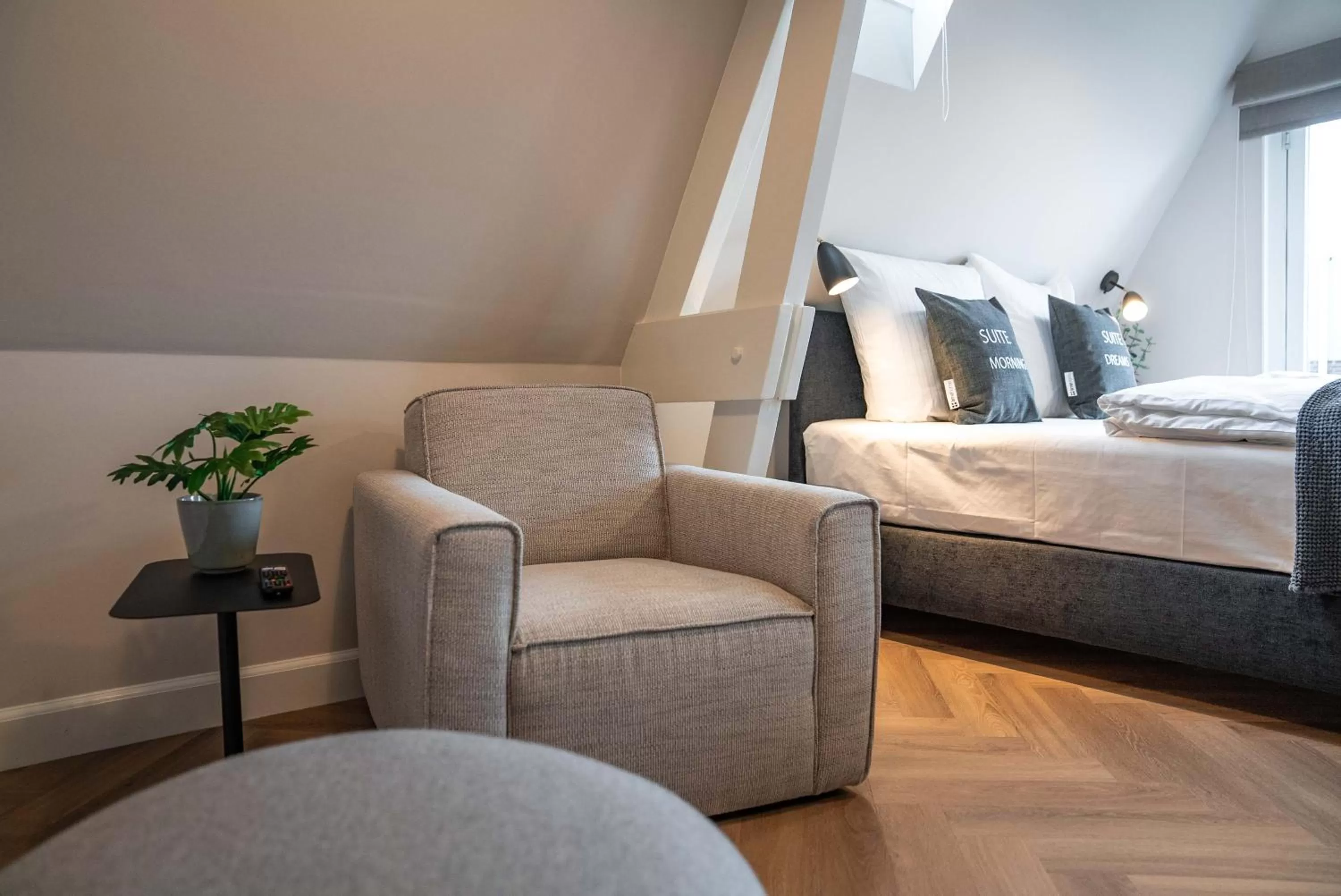 Bed in Limehome The Hague Keizerstraat