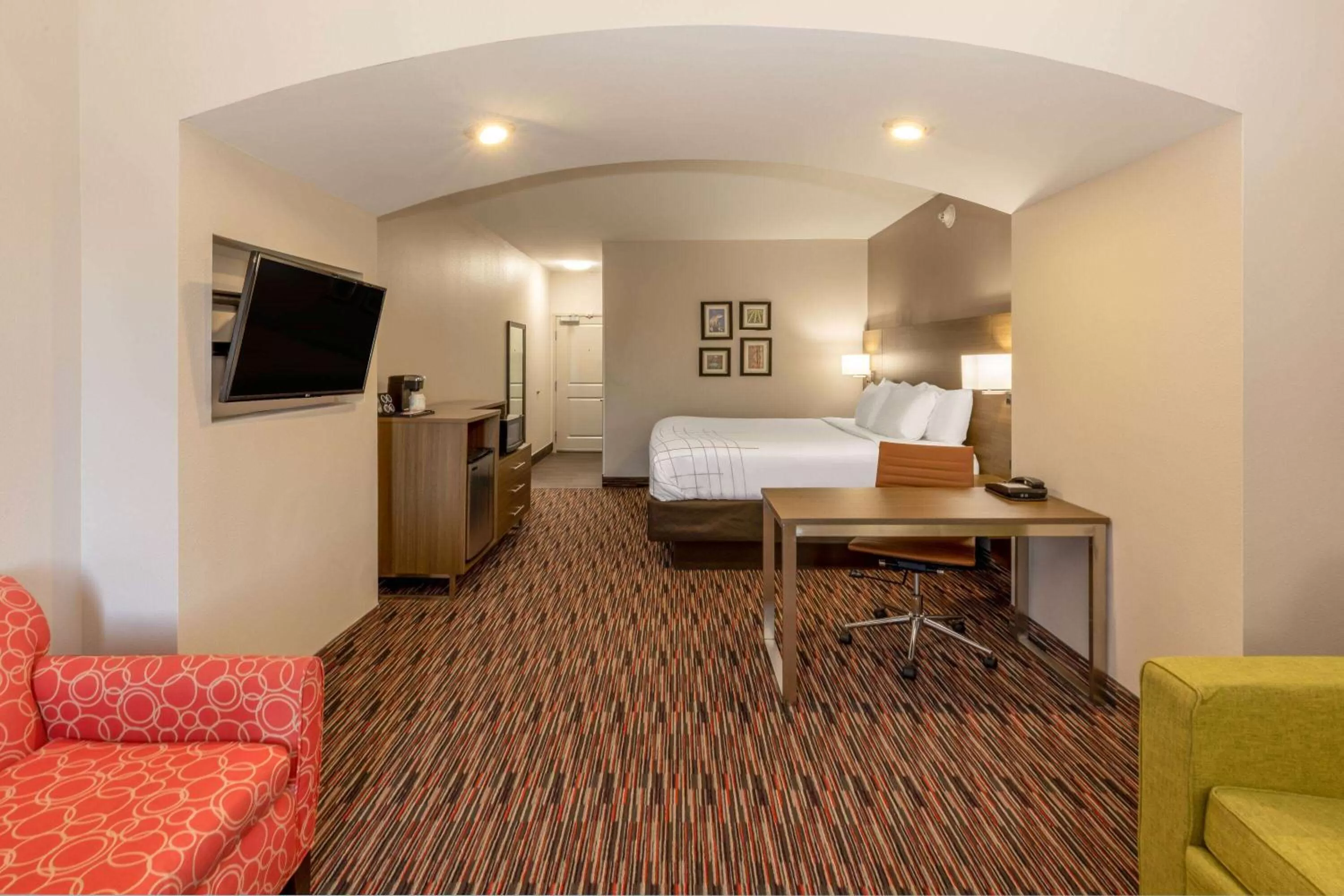 Photo of the whole room, Bed in La Quinta by Wyndham Wichita Falls - MSU Area