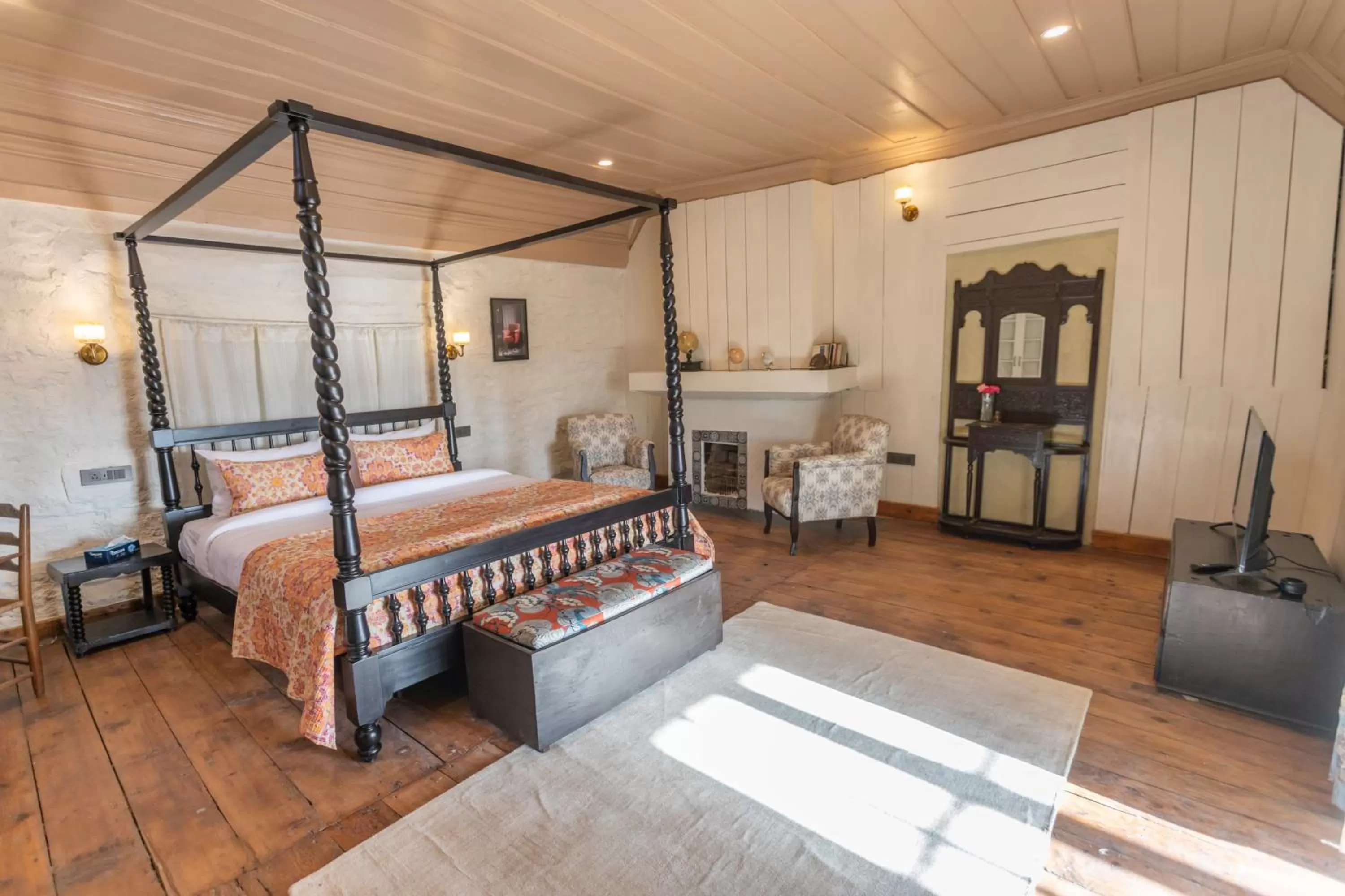 Photo of the whole room, Bed in Seclude Shimla, Taraview