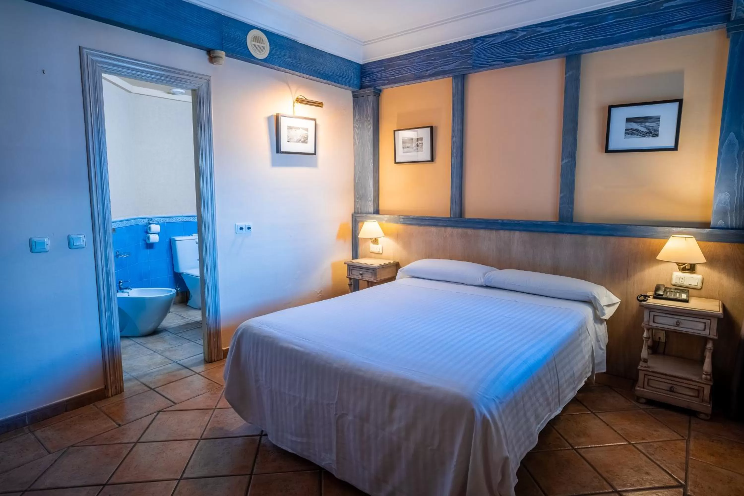 Twin Room (1 Adult + 1 Child) in Hotel Ziryab