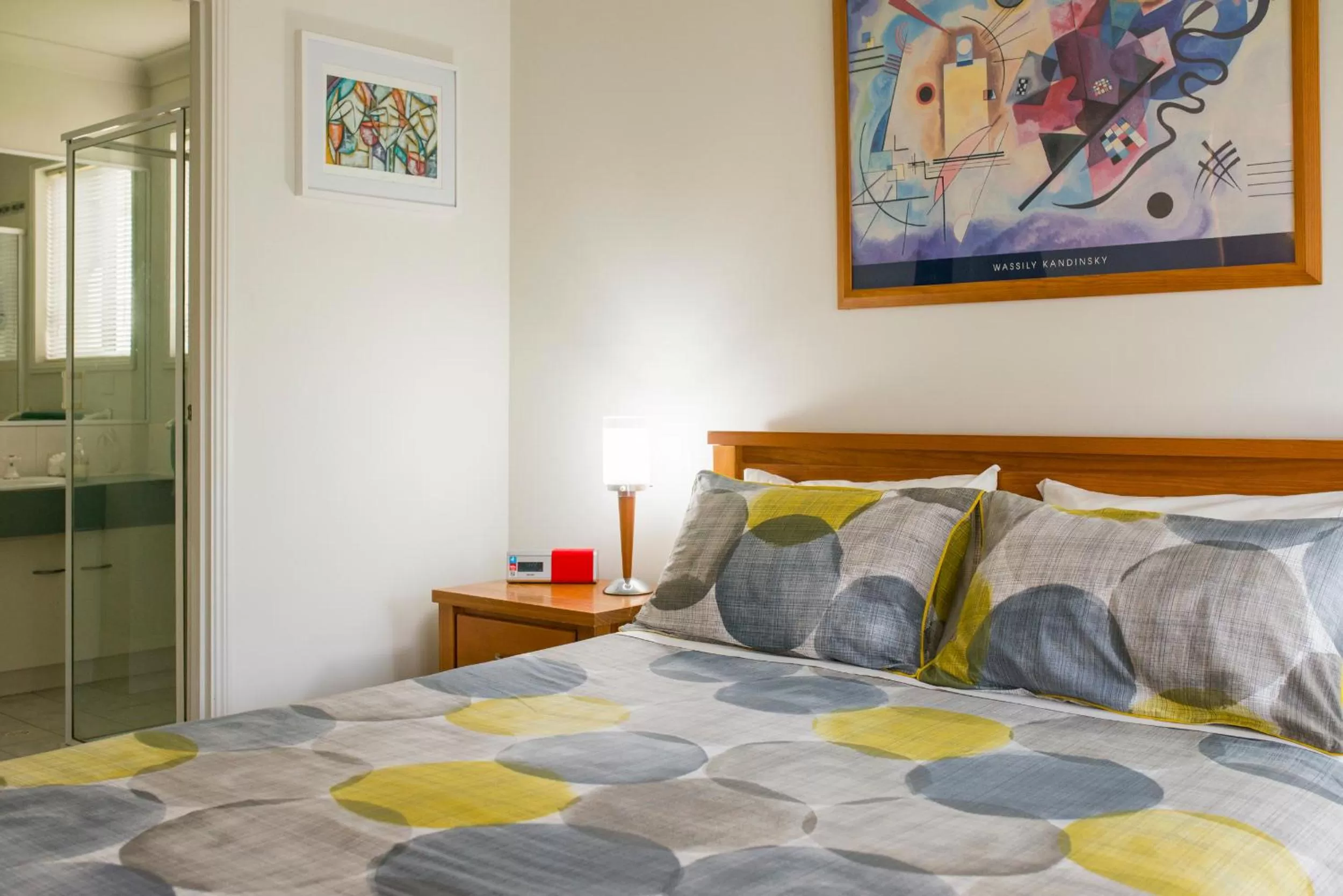 Bed in Bellevue Bed & Breakfast