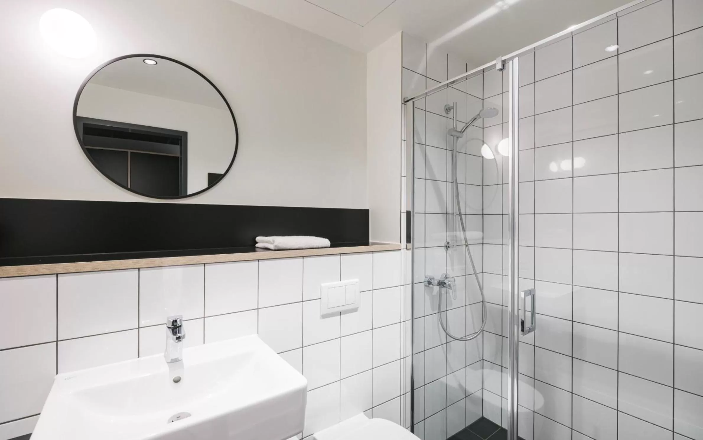Shower in MoLiving - Design Hotel & Apartments Düsseldorf-Neuss