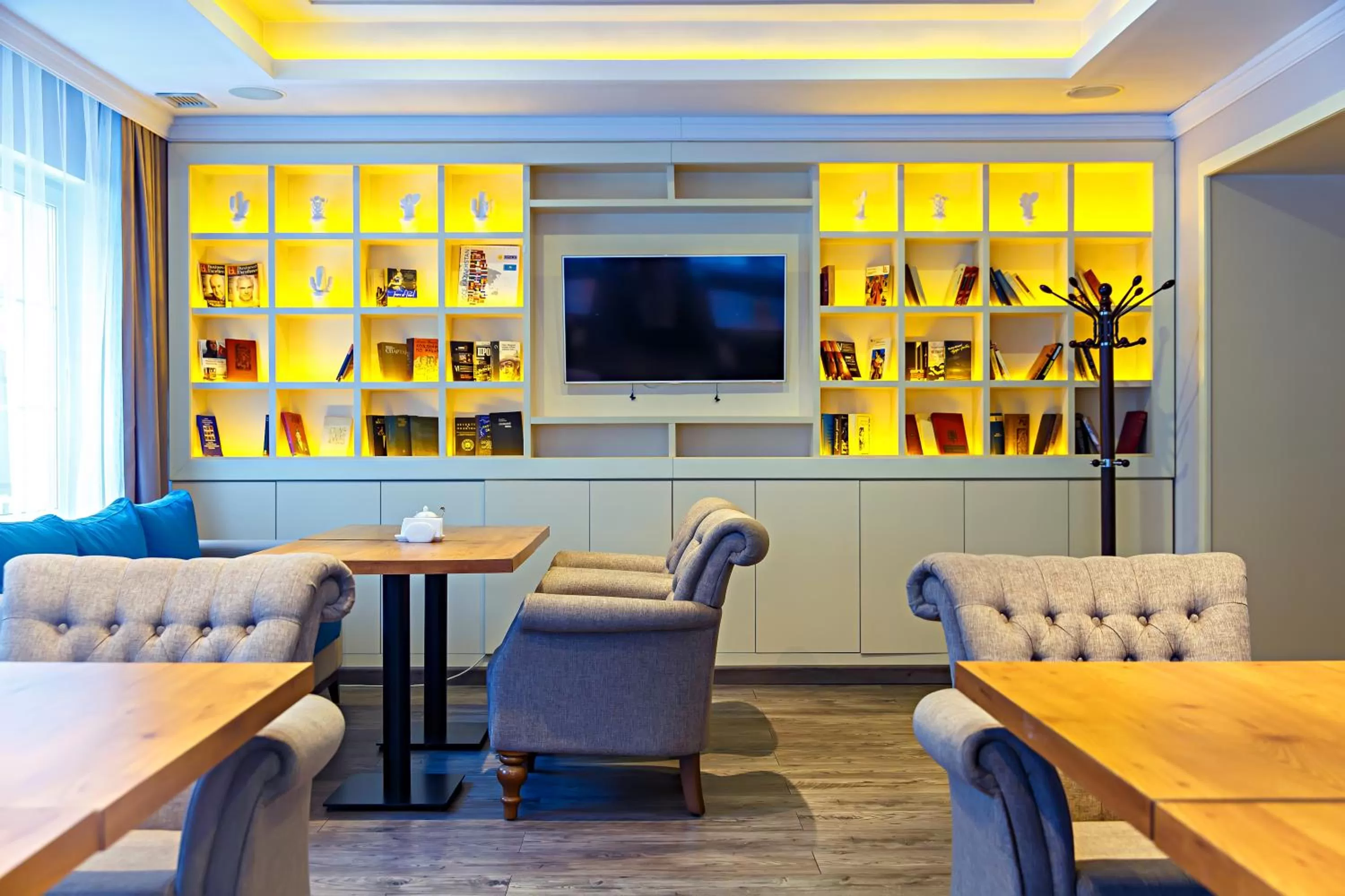 Restaurant/places to eat in Red Village Hotel