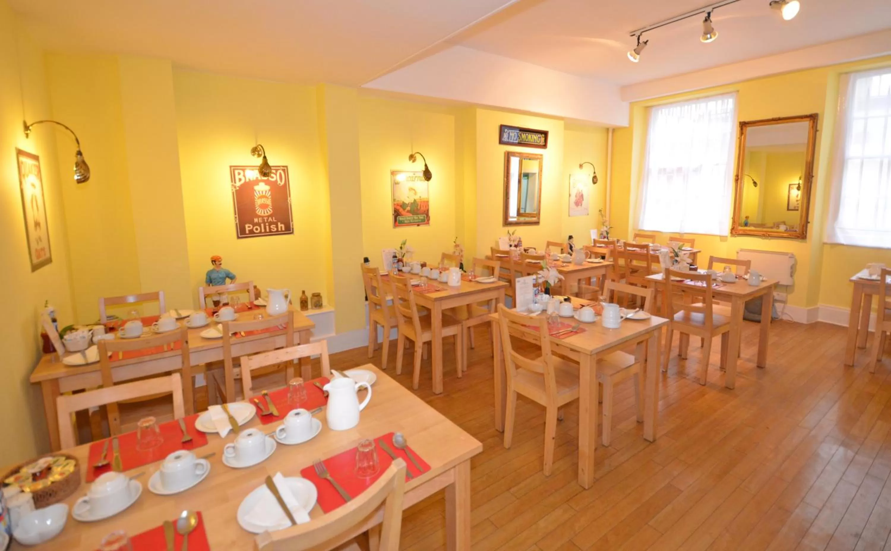Dining area in Parkwood Hotel