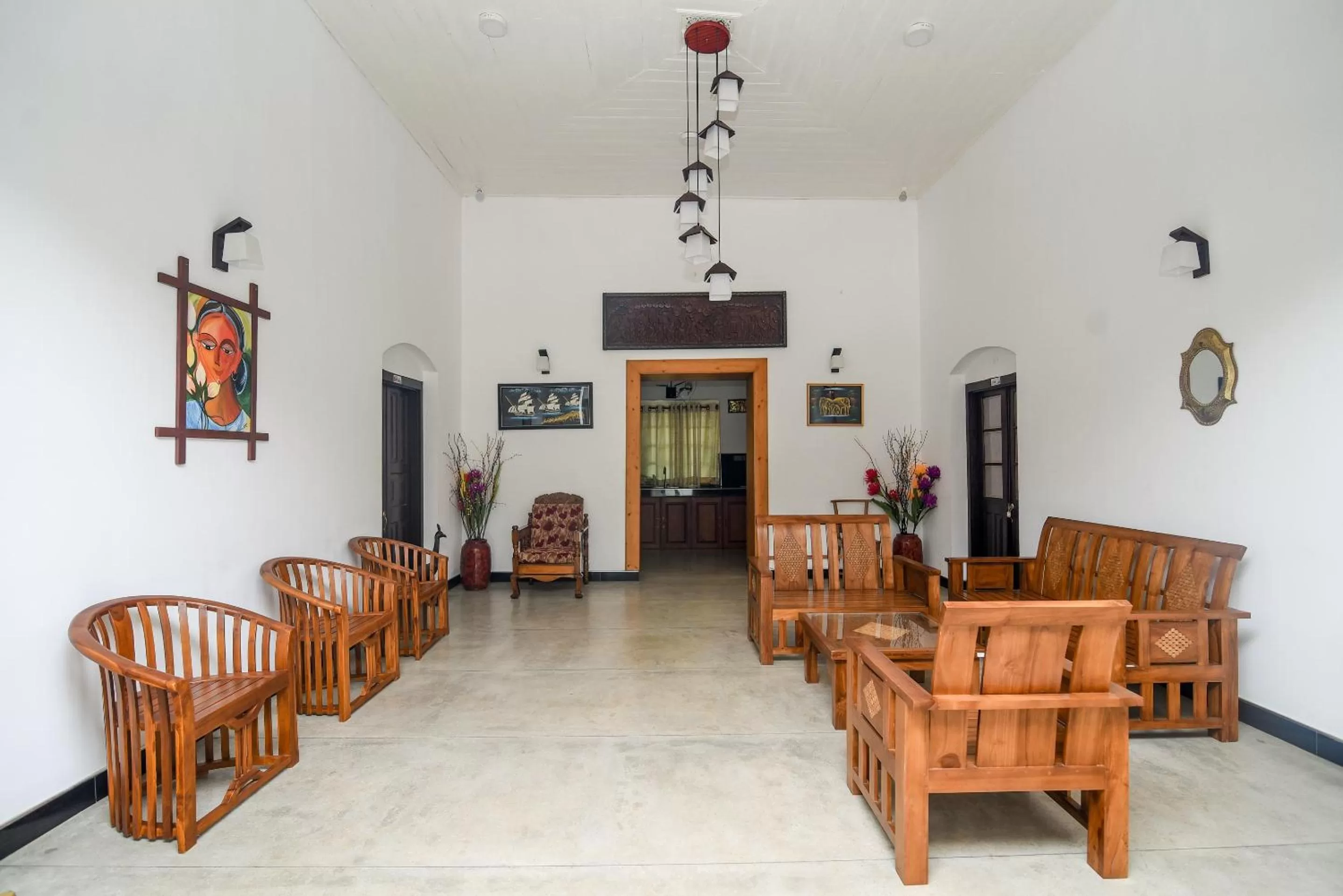 Restaurant/places to eat in Man Mountain Villa