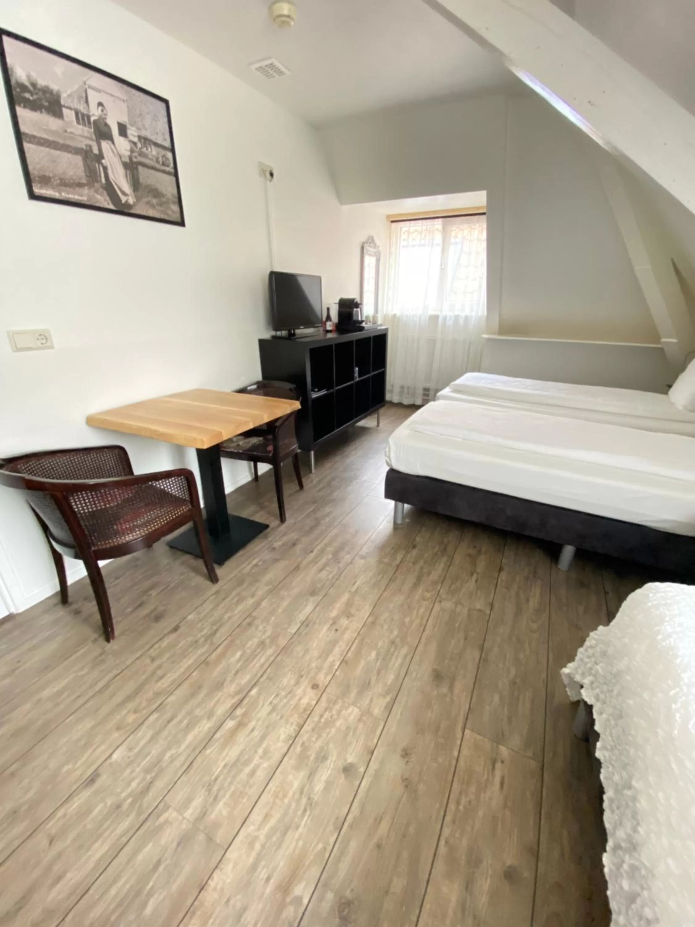 TV/Entertainment Center in Hotel Buren