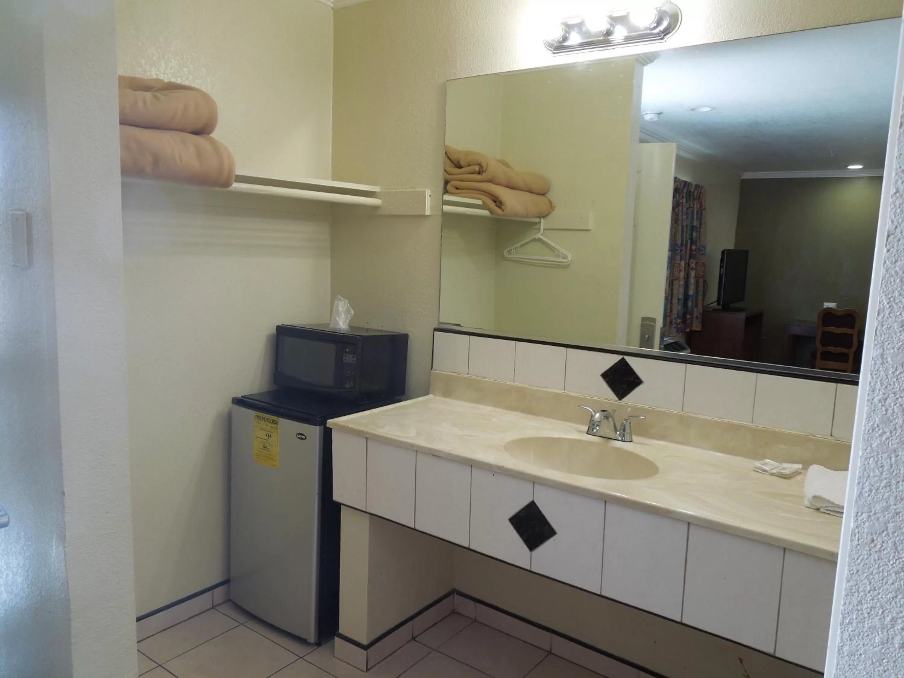 Bathroom in Castaway Motel