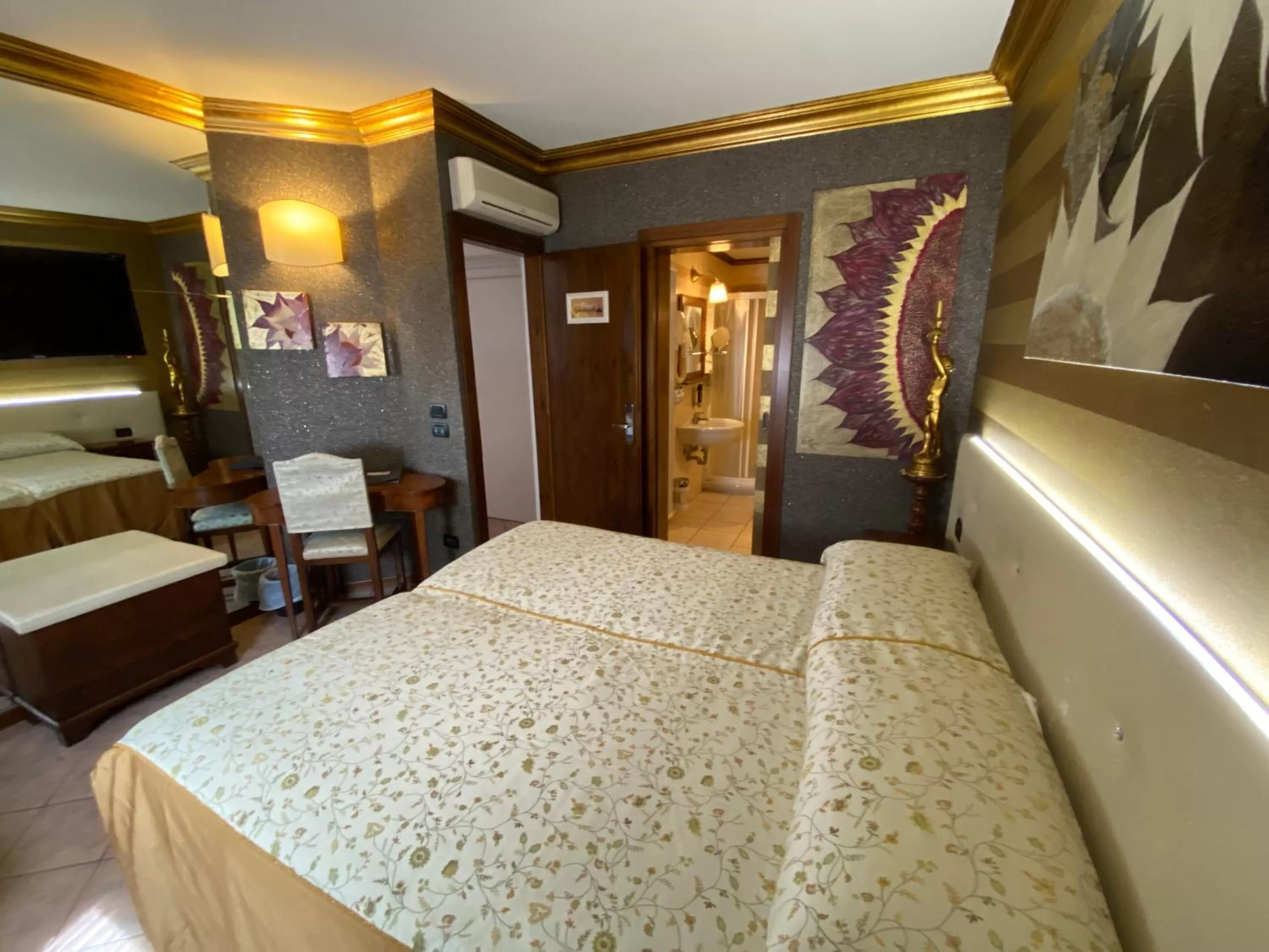 Bathroom, Bed in Le Fate Corbezzole