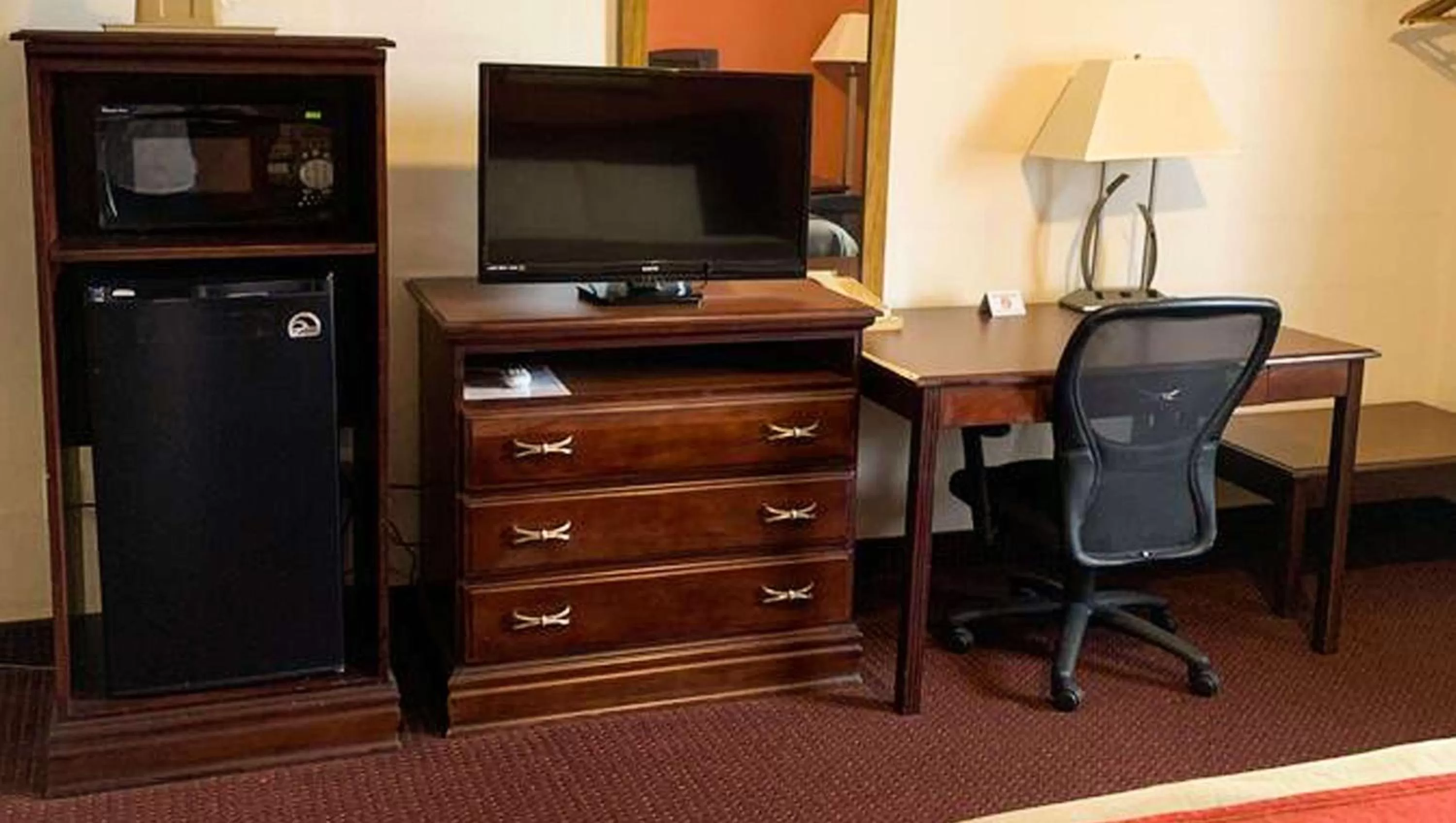 Photo of the whole room in Rodeway Inn