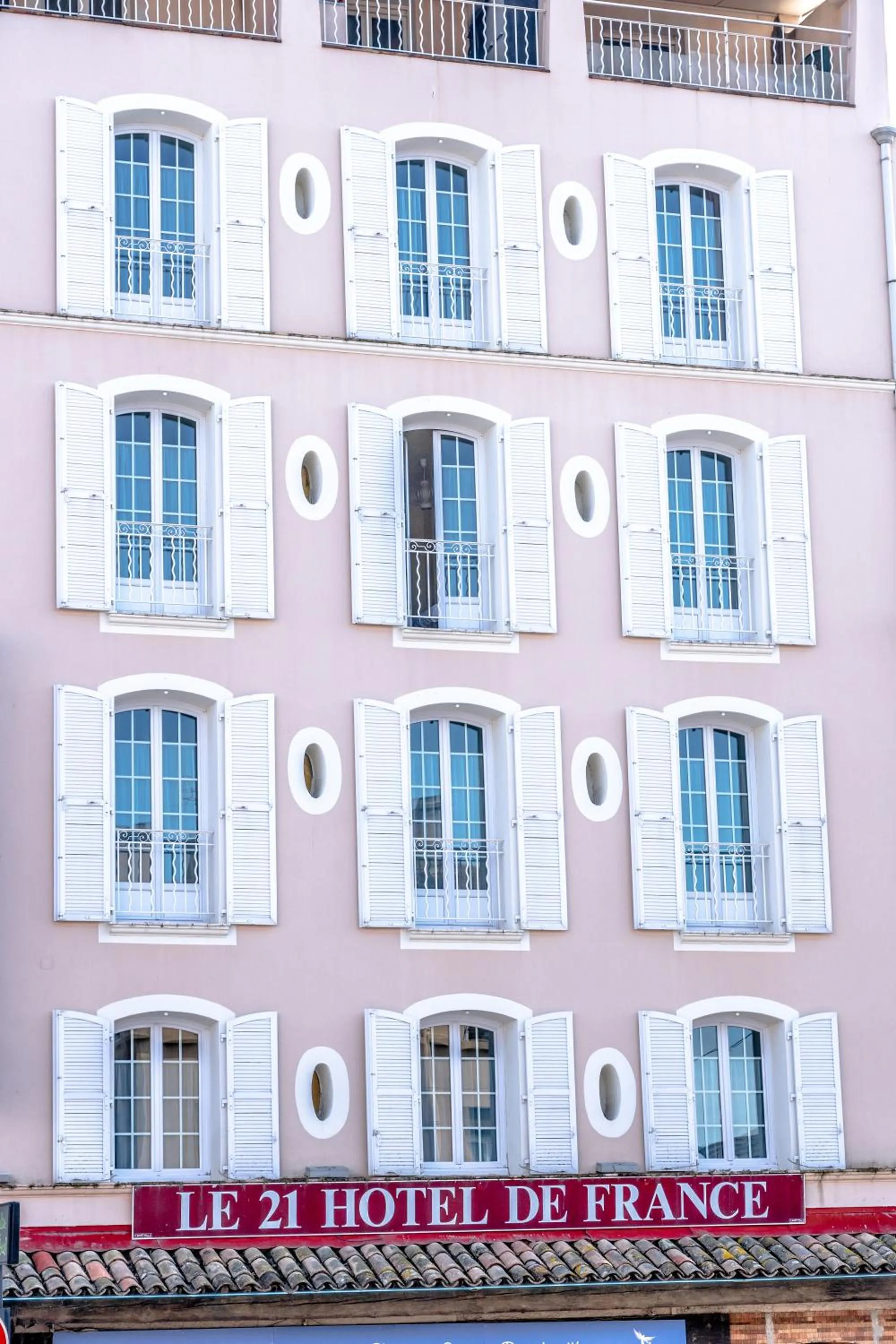 Property logo or sign in Hotel Le 21