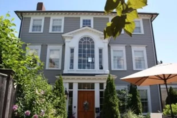 Facade/entrance, Property Building in Compass Rose Inn