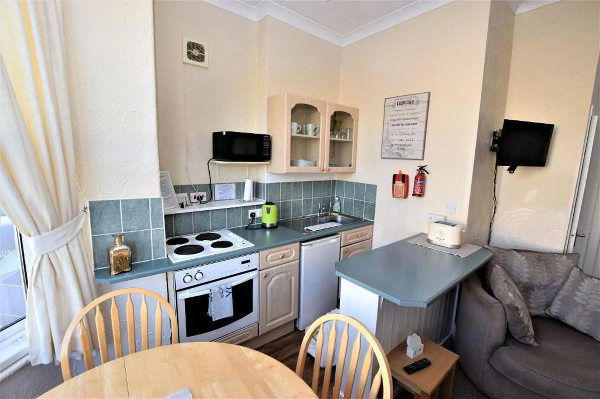 Kitchen or kitchenette in Bridle Lodge Apartments