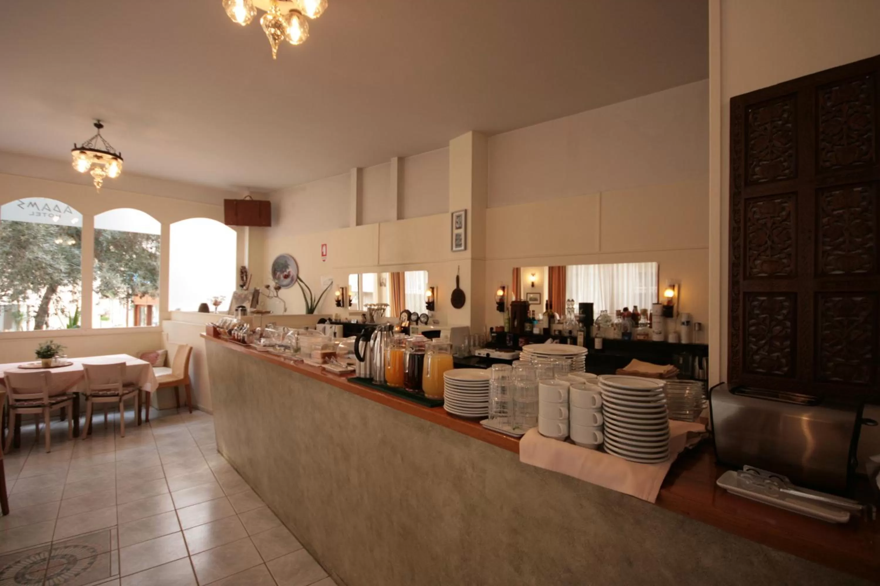 Restaurant/places to eat in Adams Hotel