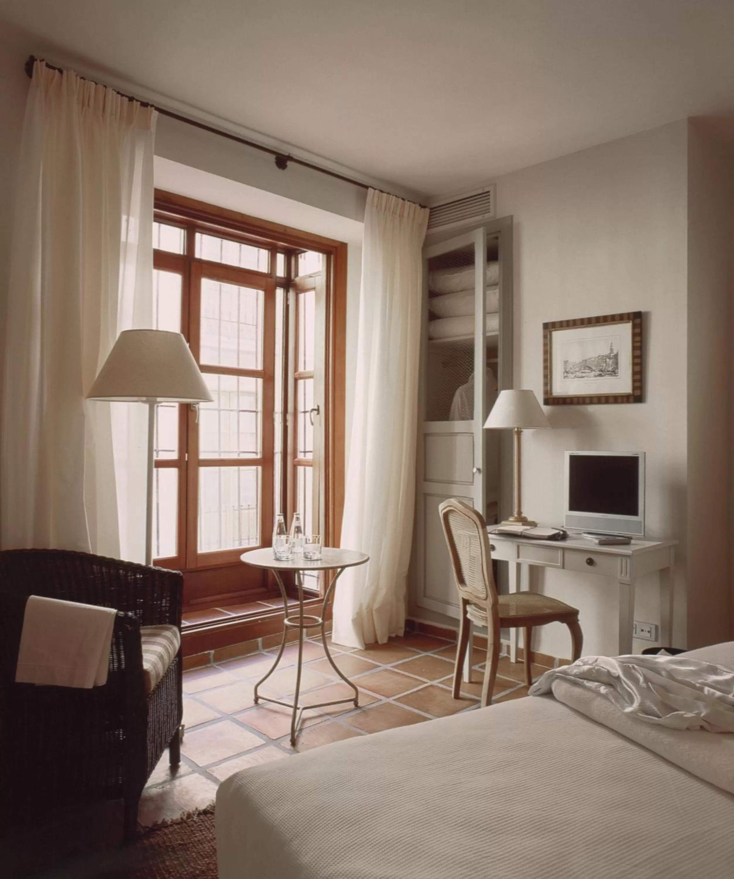 Photo of the whole room, Bed in Palacio De Los Navas