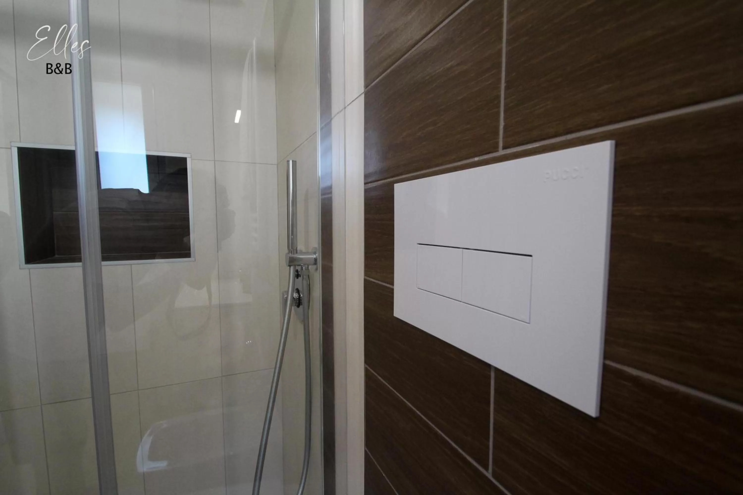 Bathroom in B&B Elles con parcheggio interno