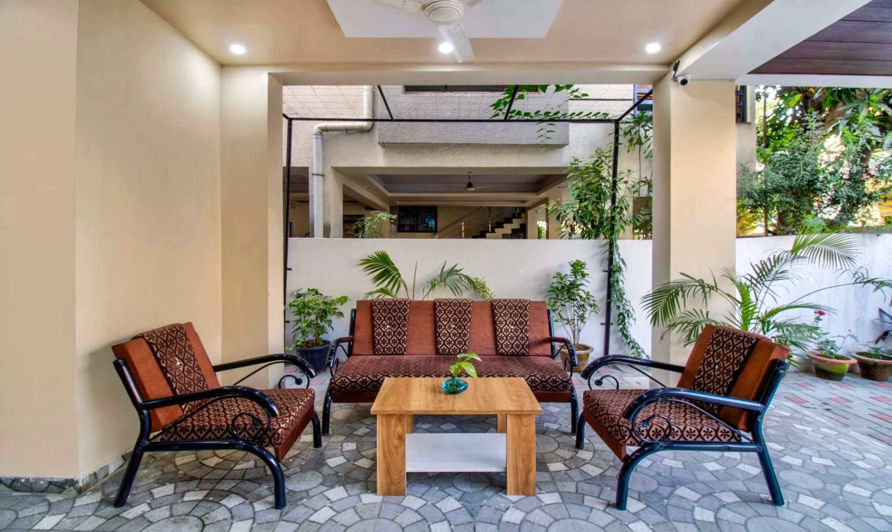 Seating area in Itsy Hotels Shri Guru Service Apartment