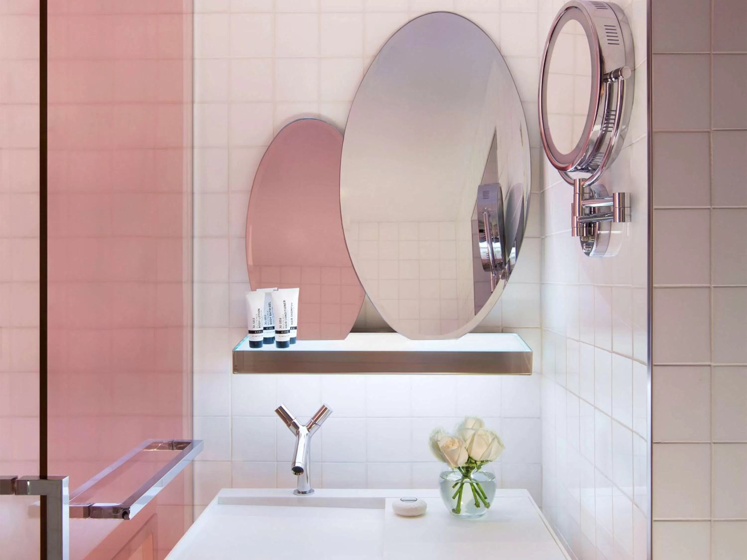 Photo of the whole room in SLS South Beach