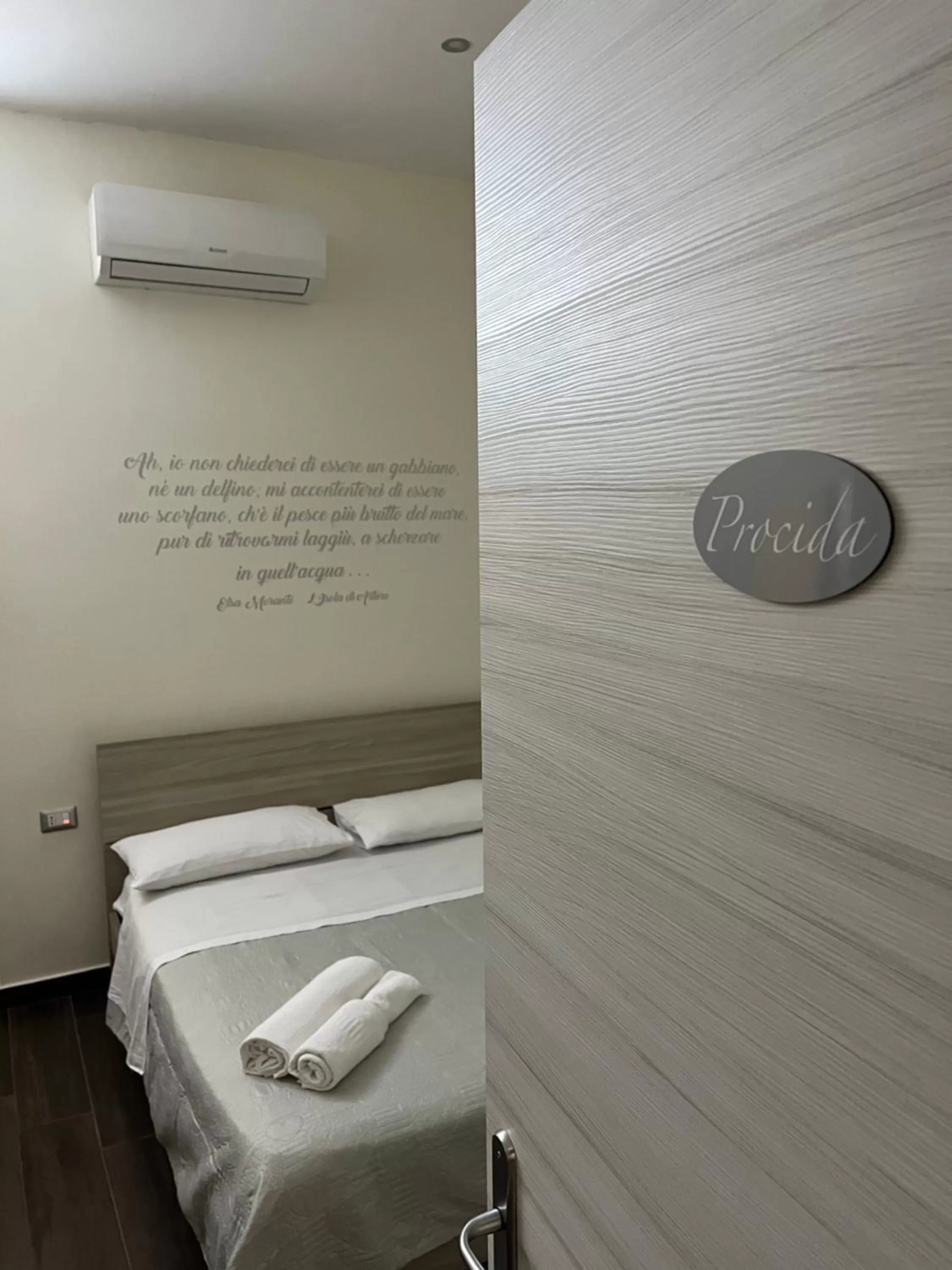 Bedroom, Bed in BeB PISADOG