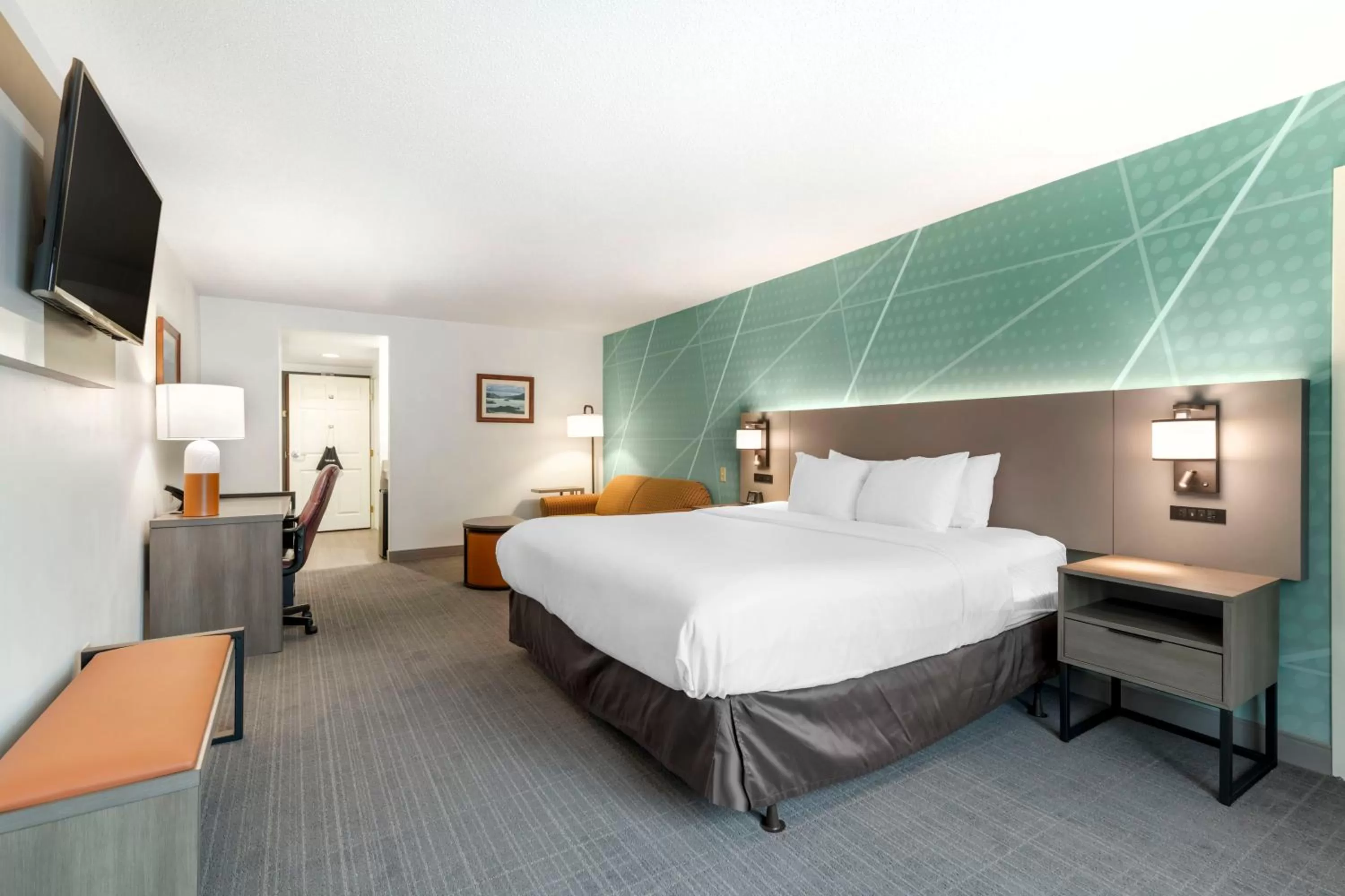 Photo of the whole room, Bed in Comfort Inn & Suites Lake George