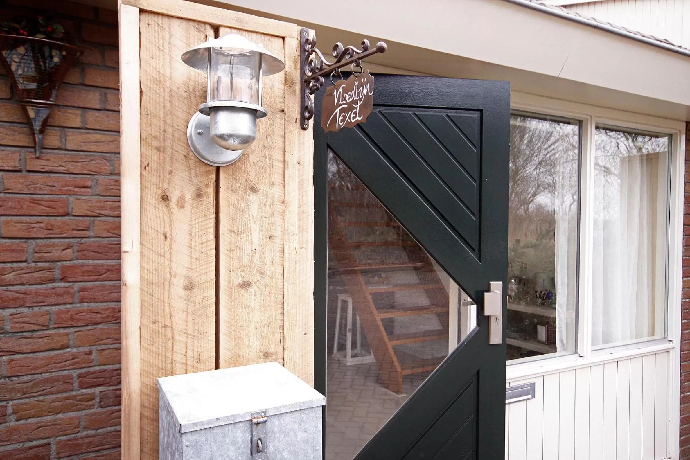 Facade/entrance in B&B Vloedlijn Texel