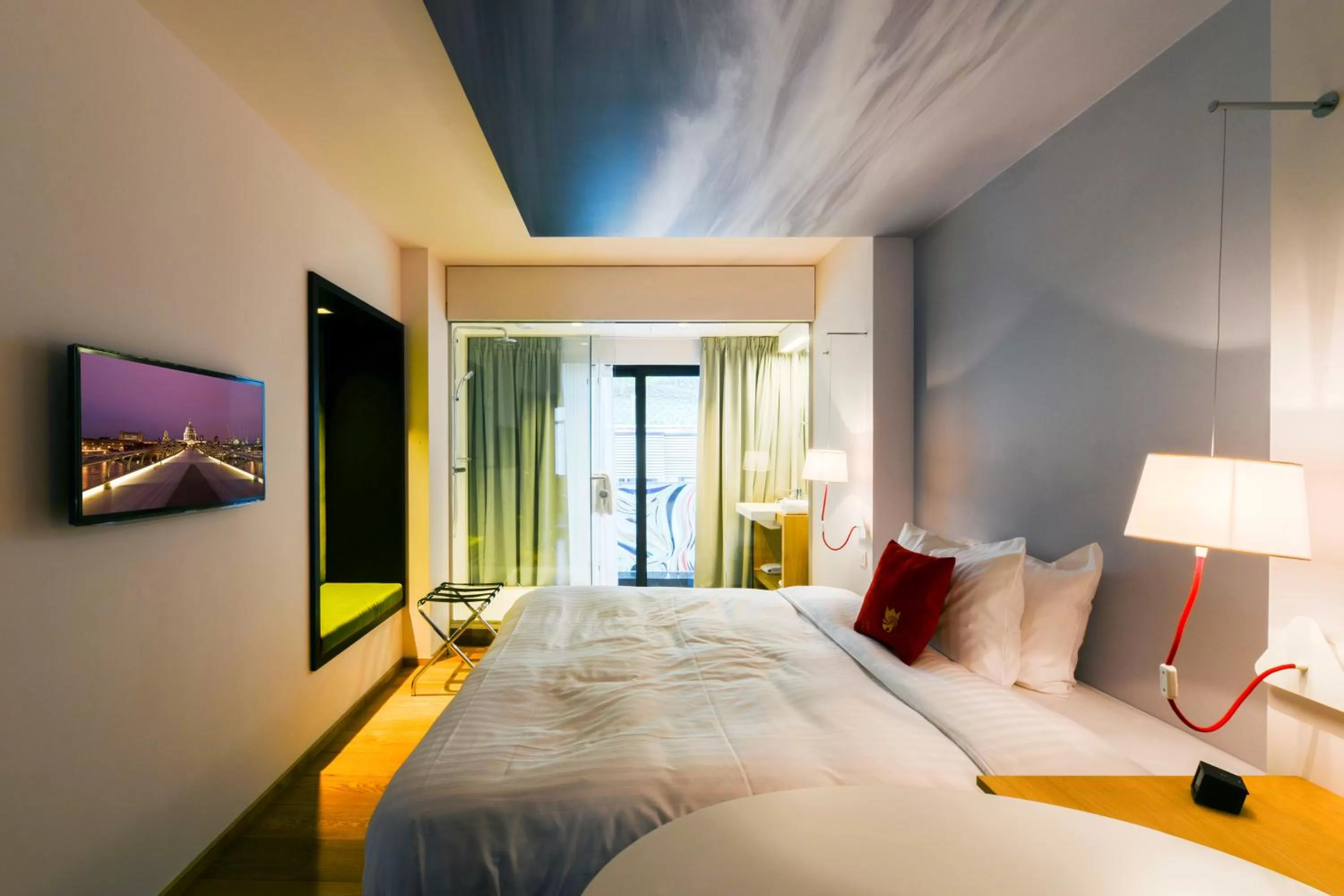 Standard Double Room with Pool Side in Hotel The Royal Snail