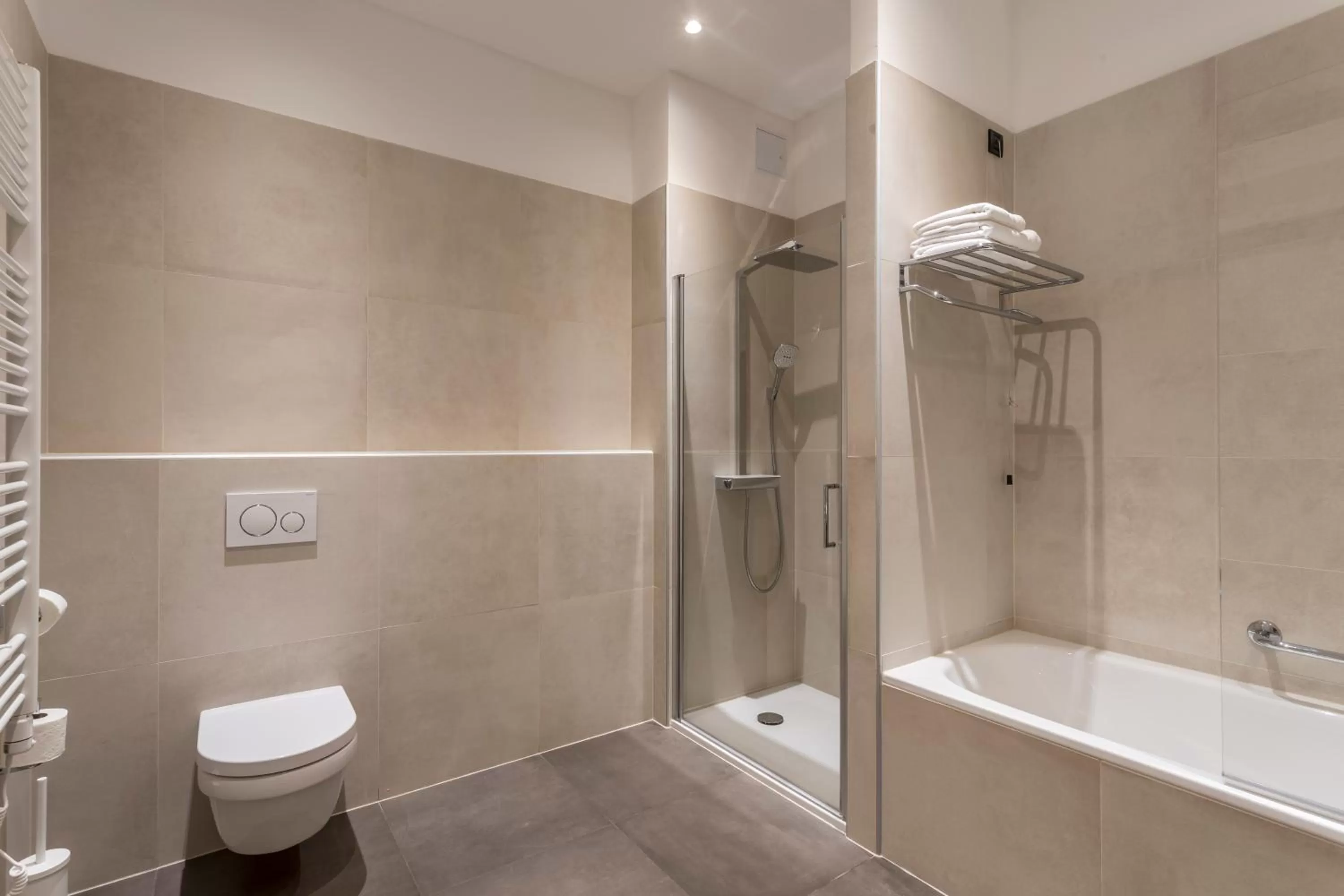 Shower in Cornaro Hotel