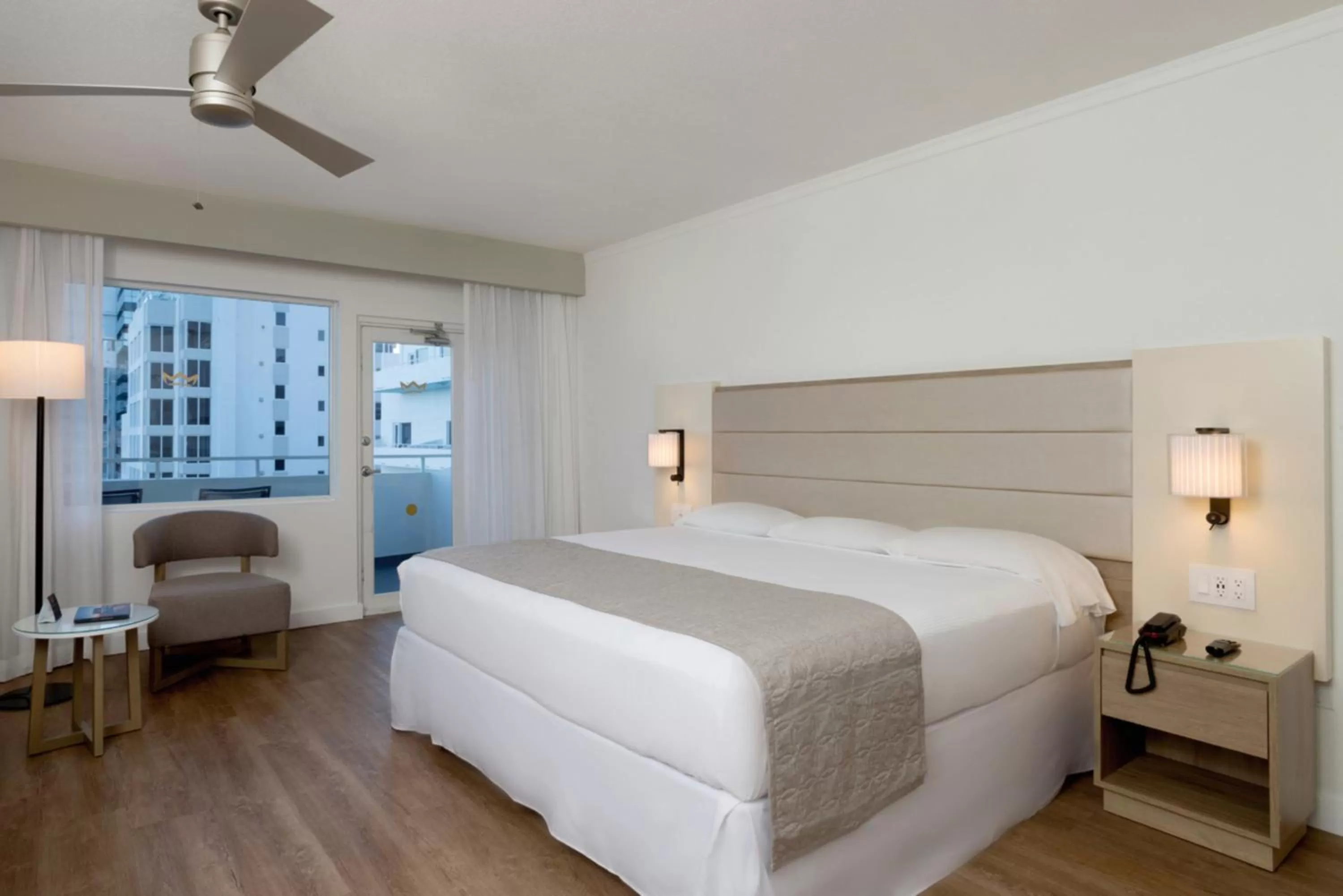 Photo of the whole room, Bed in Riu Plaza Miami Beach