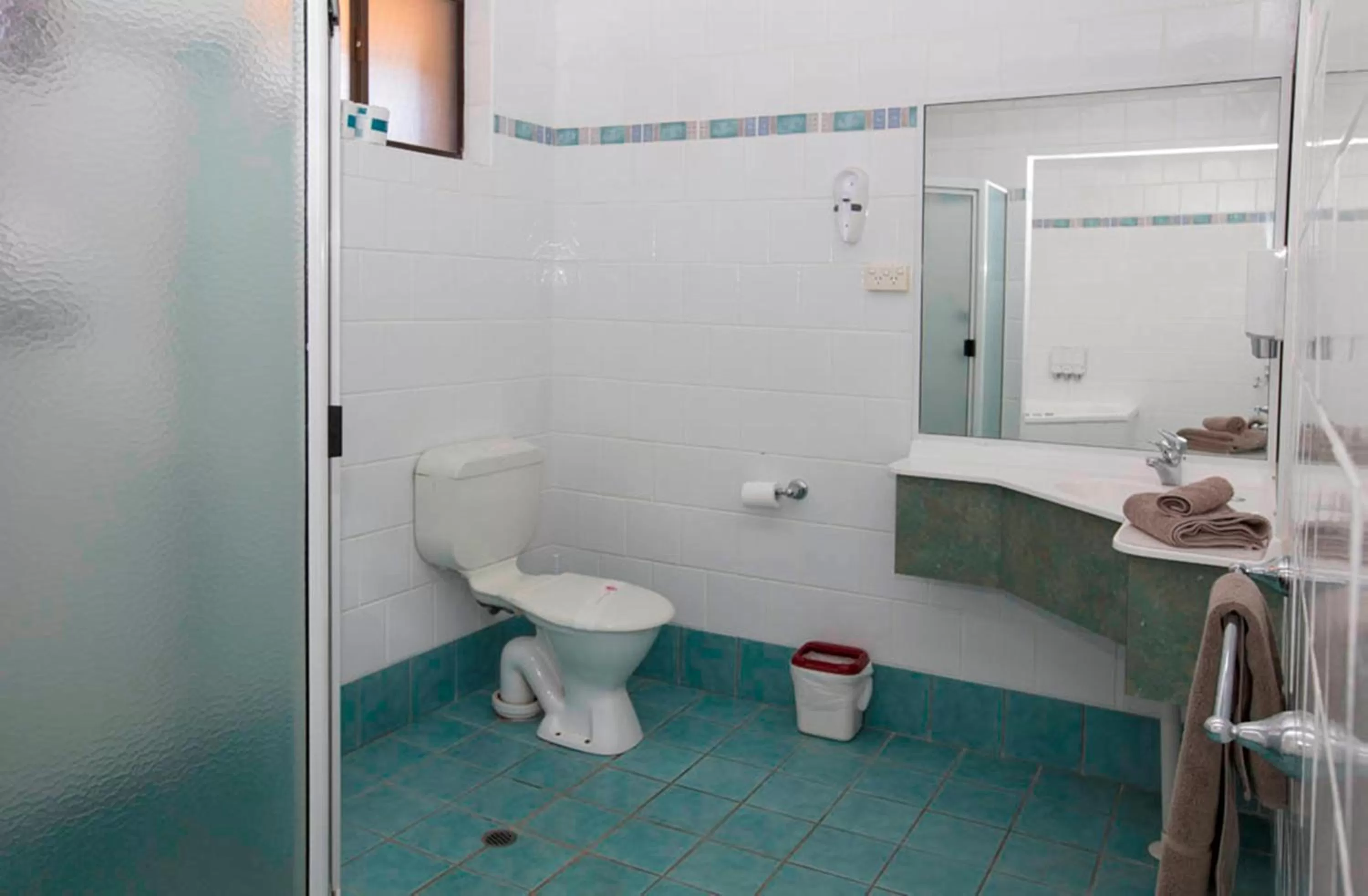 Shower in James Street Motor Inn